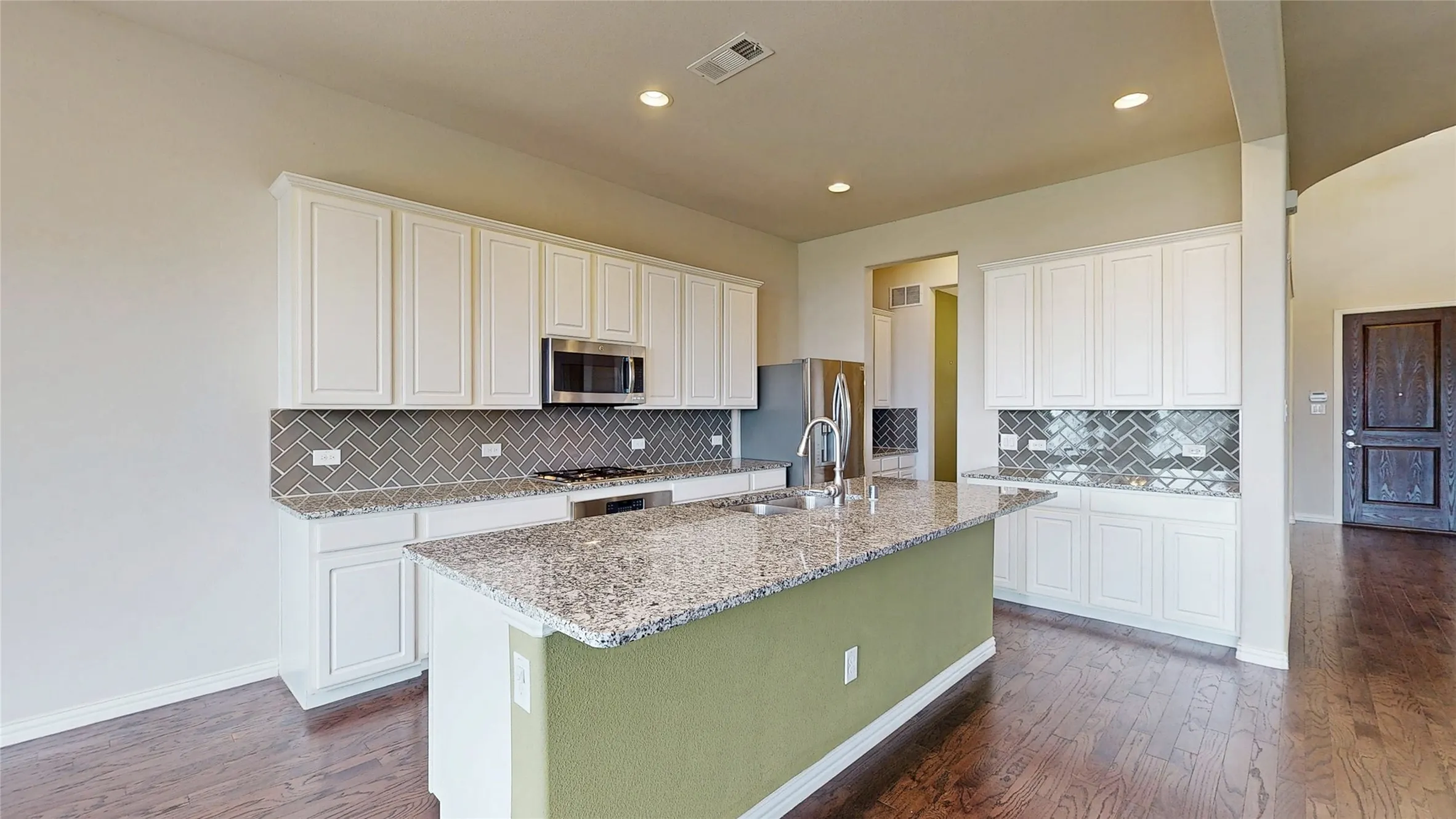 Single Family Residence For Sale in Dallas County , 1921 Lake Front Trail, Garland, Texas 75043, 4 Bedroom, 4 Bathroom, 2 Garage spaces, 3,111 Sqft, built in 2015, Preowned, mls#21189652, Real Estate Agent in Garland, Homes For Sale in Dallas county, Homes For Sale in Garland, Realtor in Garland Texas, Real Estate Brokerage Independent Realty Texas, Luminita Cordes Realtor
