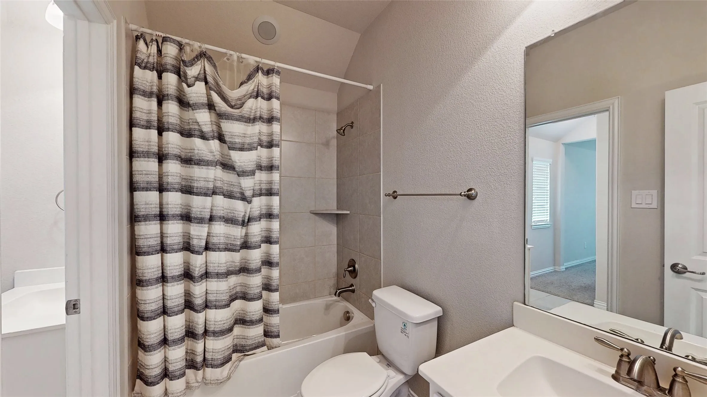 Single Family Residence For Sale in Dallas County , 1921 Lake Front Trail, Garland, Texas 75043, 4 Bedroom, 4 Bathroom, 2 Garage spaces, 3,111 Sqft, built in 2015, Preowned, mls#21189652, Real Estate Agent in Garland, Homes For Sale in Dallas county, Homes For Sale in Garland, Realtor in Garland Texas, Real Estate Brokerage Independent Realty Texas, Luminita Cordes Realtor