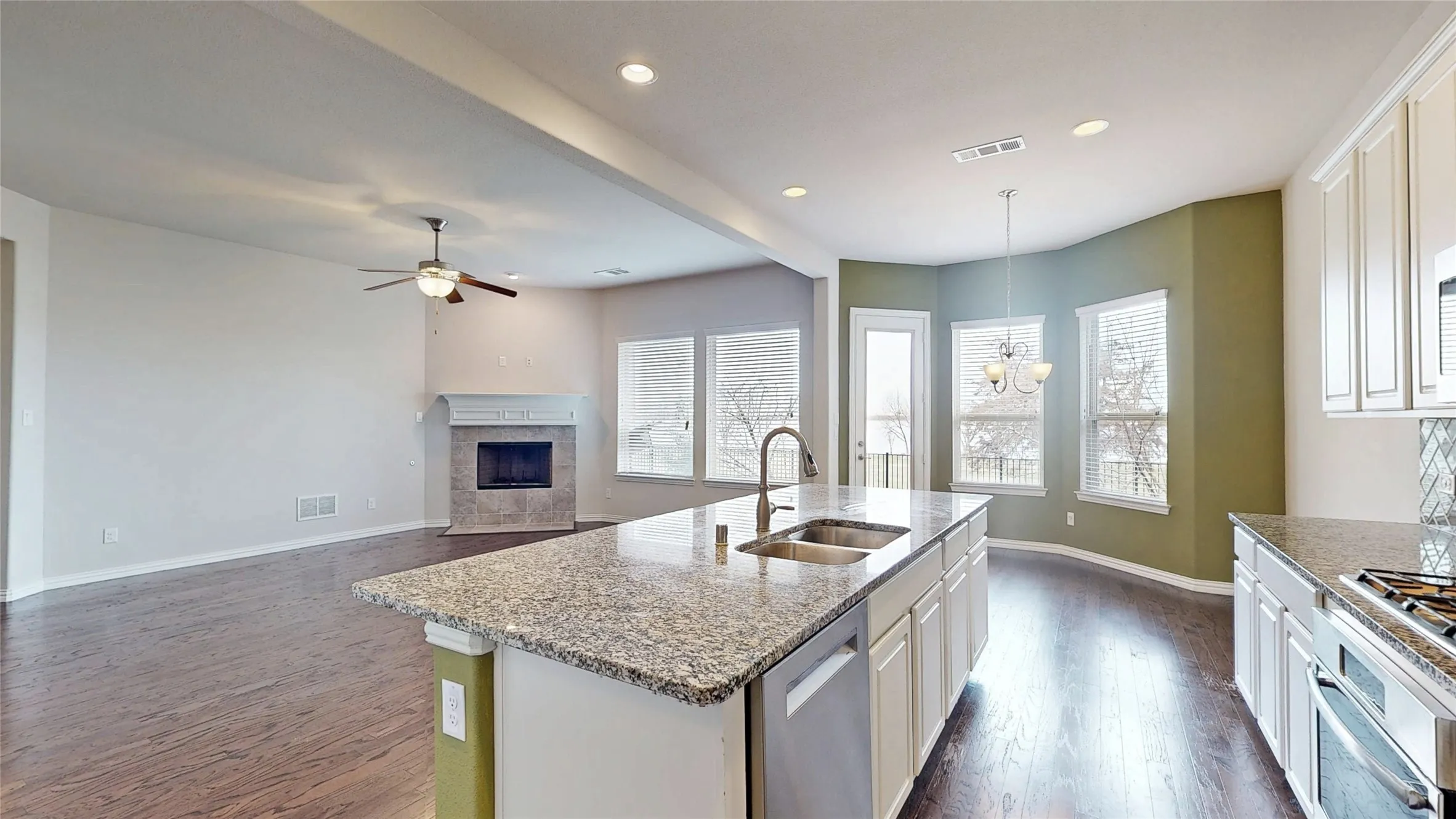 Single Family Residence For Sale in Dallas County , 1921 Lake Front Trail, Garland, Texas 75043, 4 Bedroom, 4 Bathroom, 2 Garage spaces, 3,111 Sqft, built in 2015, Preowned, mls#21189652, Real Estate Agent in Garland, Homes For Sale in Dallas county, Homes For Sale in Garland, Realtor in Garland Texas, Real Estate Brokerage Independent Realty Texas, Luminita Cordes Realtor