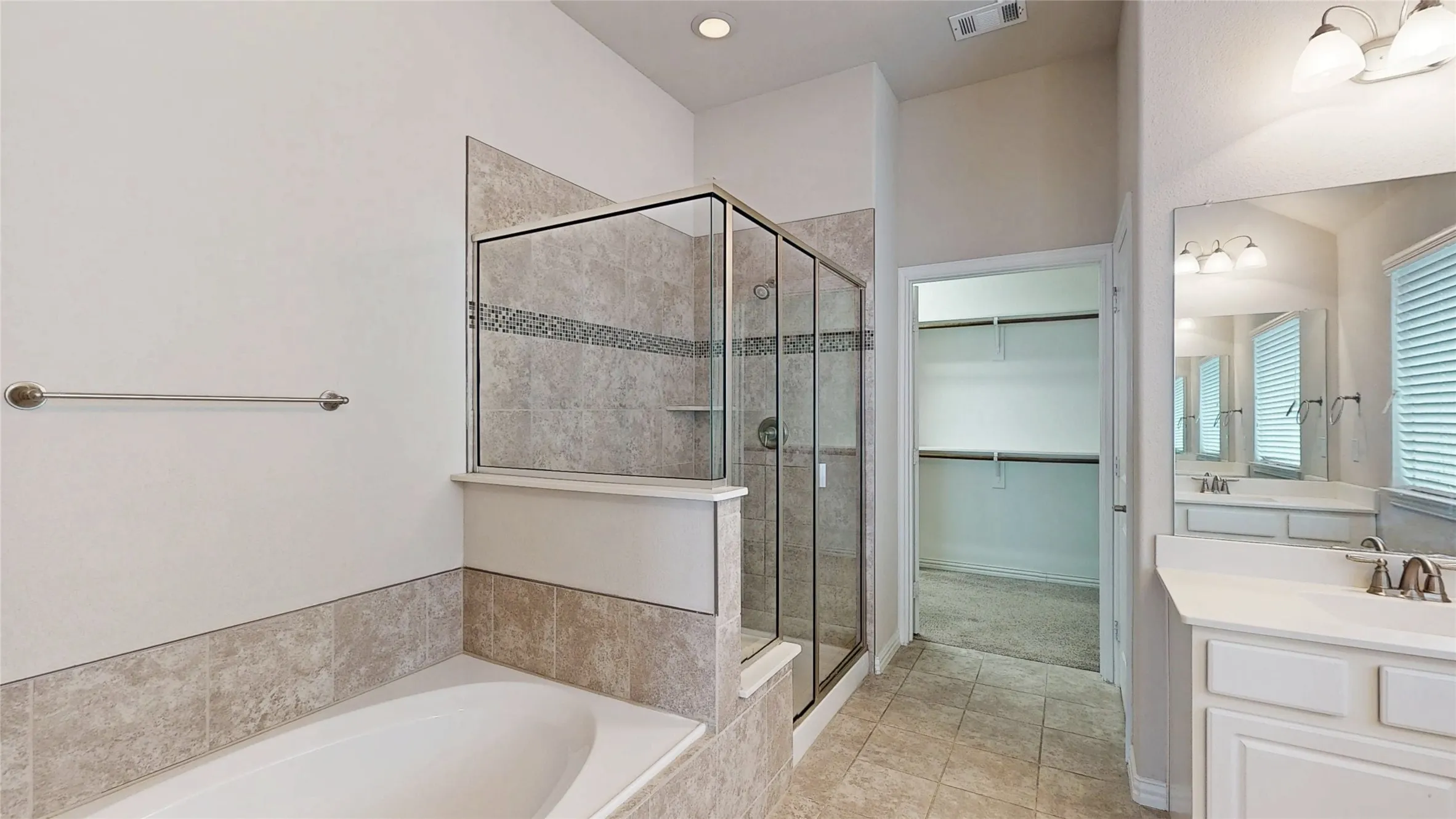 Single Family Residence For Sale in Dallas County , 1921 Lake Front Trail, Garland, Texas 75043, 4 Bedroom, 4 Bathroom, 2 Garage spaces, 3,111 Sqft, built in 2015, Preowned, mls#21189652, Real Estate Agent in Garland, Homes For Sale in Dallas county, Homes For Sale in Garland, Realtor in Garland Texas, Real Estate Brokerage Independent Realty Texas, Luminita Cordes Realtor