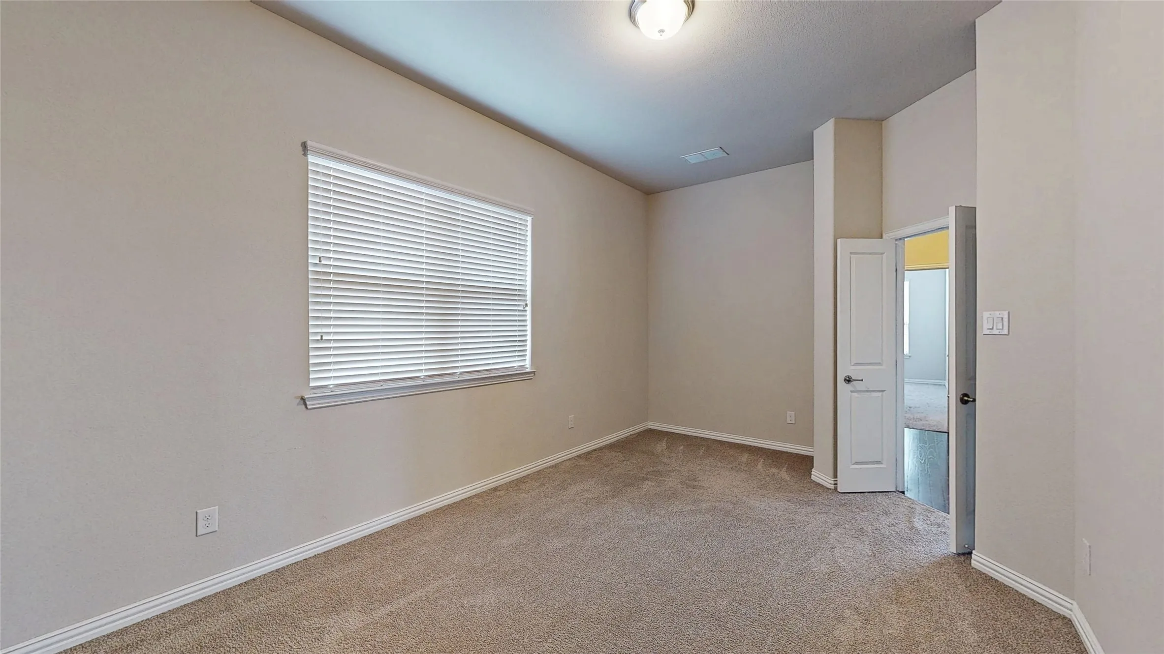 Single Family Residence For Sale in Dallas County , 1921 Lake Front Trail, Garland, Texas 75043, 4 Bedroom, 4 Bathroom, 2 Garage spaces, 3,111 Sqft, built in 2015, Preowned, mls#21189652, Real Estate Agent in Garland, Homes For Sale in Dallas county, Homes For Sale in Garland, Realtor in Garland Texas, Real Estate Brokerage Independent Realty Texas, Luminita Cordes Realtor