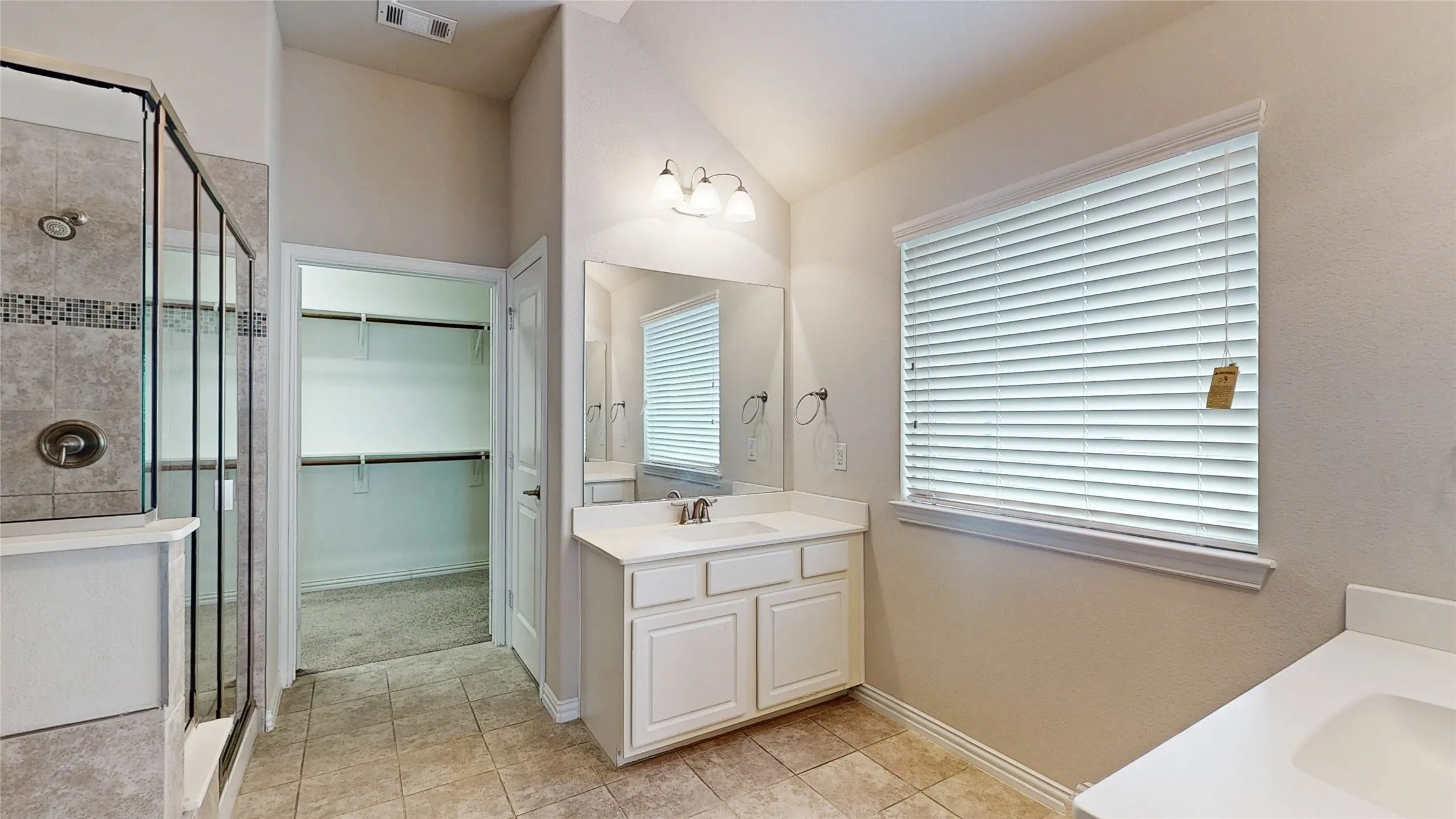 Single Family Residence For Sale in Dallas County , 1921 Lake Front Trail, Garland, Texas 75043, 4 Bedroom, 4 Bathroom, 2 Garage spaces, 3,111 Sqft, built in 2015, Preowned, mls#21189652, Real Estate Agent in Garland, Homes For Sale in Dallas county, Homes For Sale in Garland, Realtor in Garland Texas, Real Estate Brokerage Independent Realty Texas, Luminita Cordes Realtor