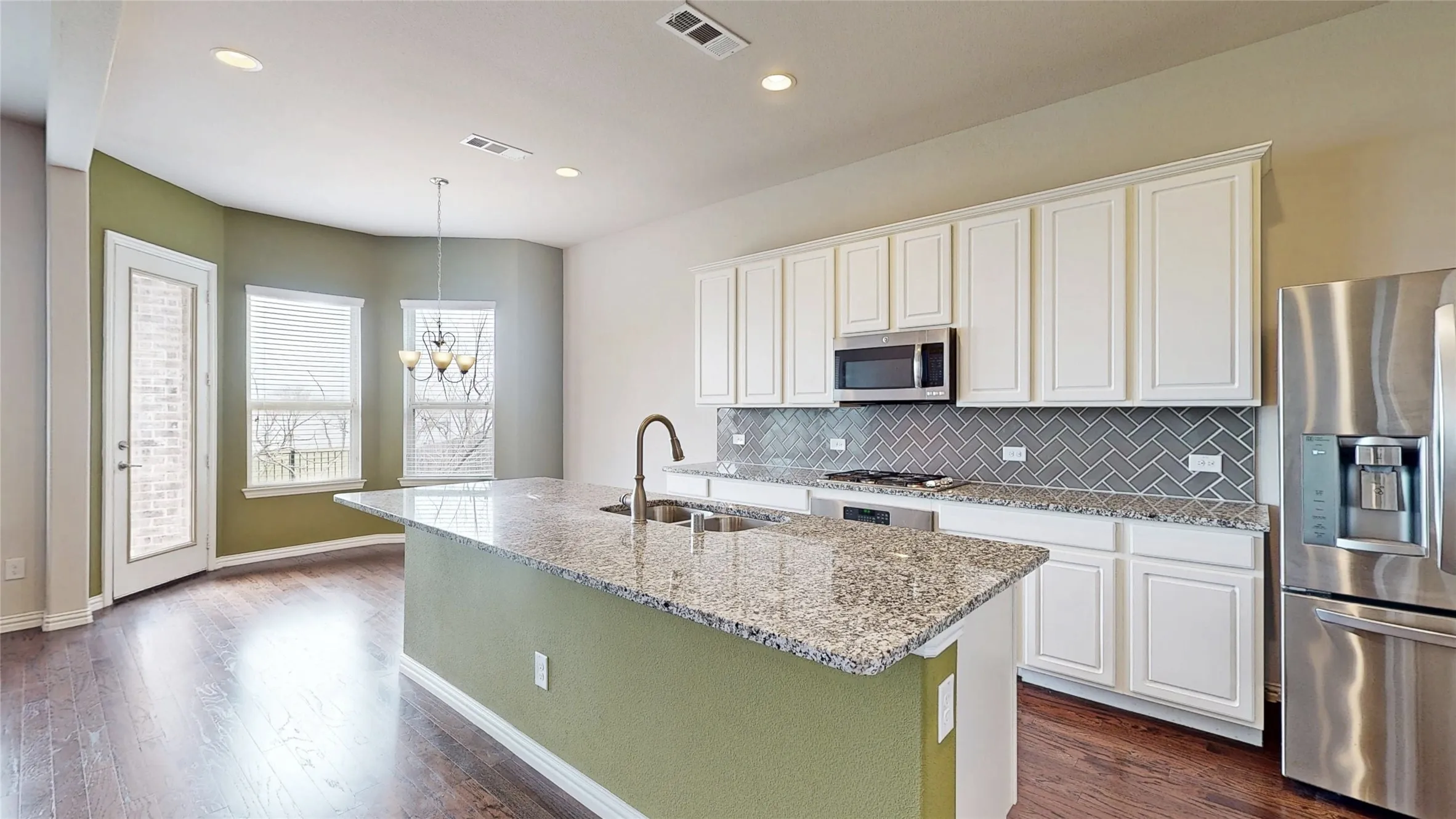 Single Family Residence For Sale in Dallas County , 1921 Lake Front Trail, Garland, Texas 75043, 4 Bedroom, 4 Bathroom, 2 Garage spaces, 3,111 Sqft, built in 2015, Preowned, mls#21189652, Real Estate Agent in Garland, Homes For Sale in Dallas county, Homes For Sale in Garland, Realtor in Garland Texas, Real Estate Brokerage Independent Realty Texas, Luminita Cordes Realtor