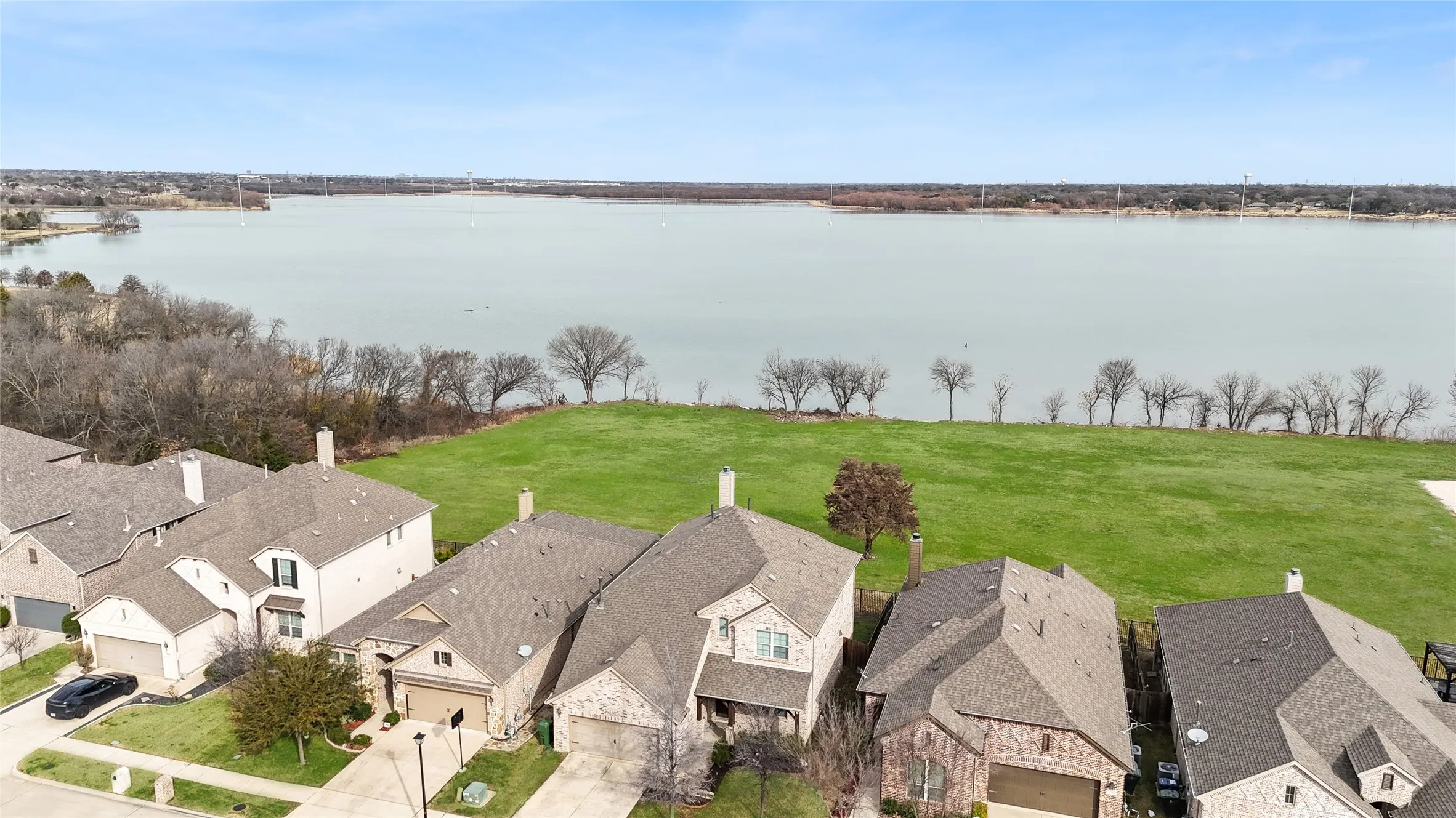 Single Family Residence For Sale in Dallas County , 1921 Lake Front Trail, Garland, Texas 75043, 4 Bedroom, 4 Bathroom, 2 Garage spaces, 3,111 Sqft, built in 2015, Preowned, mls#21189652, Real Estate Agent in Garland, Homes For Sale in Dallas county, Homes For Sale in Garland, Realtor in Garland Texas, Real Estate Brokerage Independent Realty Texas, Luminita Cordes Realtor