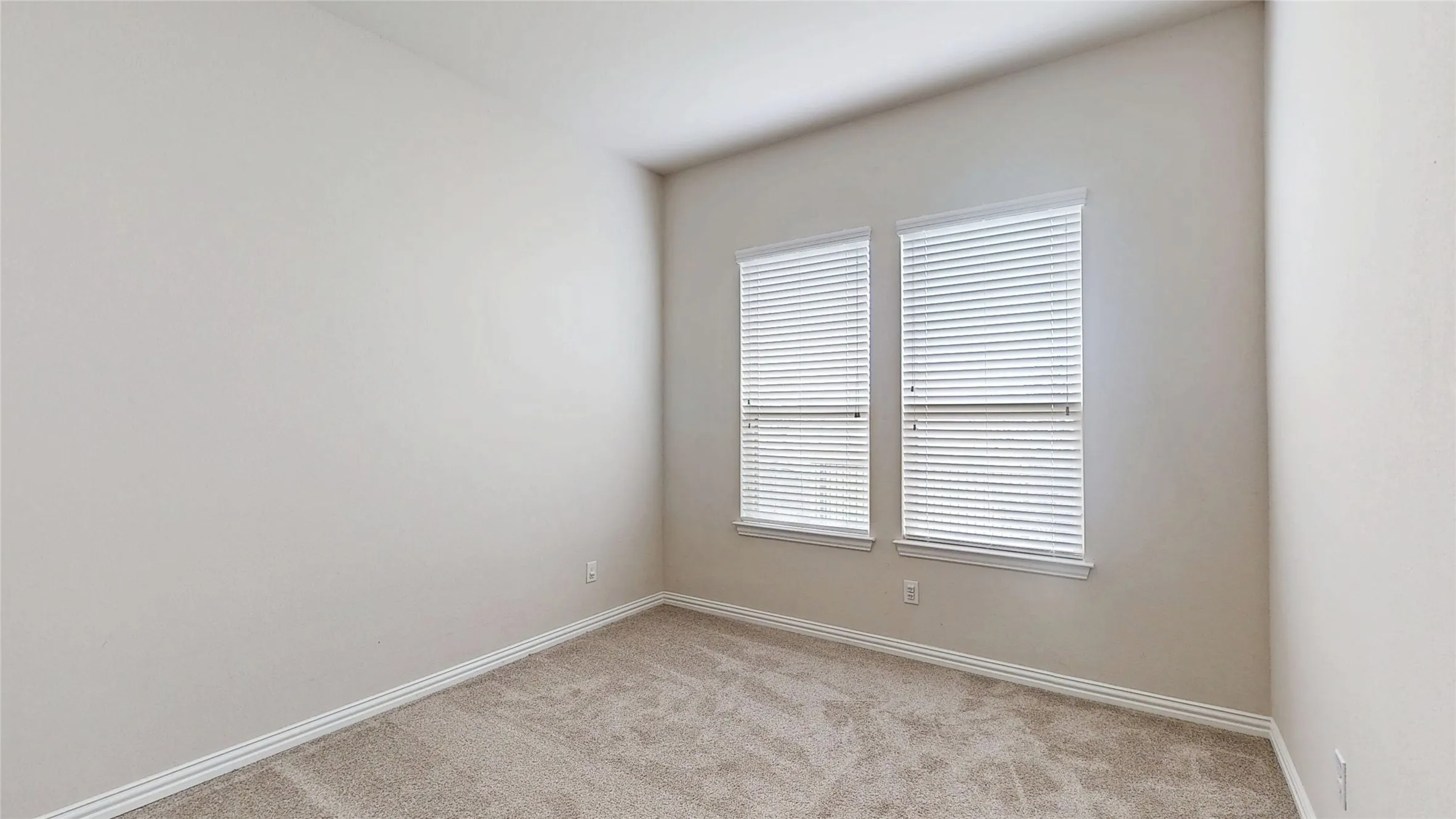 Single Family Residence For Sale in Dallas County , 1921 Lake Front Trail, Garland, Texas 75043, 4 Bedroom, 4 Bathroom, 2 Garage spaces, 3,111 Sqft, built in 2015, Preowned, mls#21189652, Real Estate Agent in Garland, Homes For Sale in Dallas county, Homes For Sale in Garland, Realtor in Garland Texas, Real Estate Brokerage Independent Realty Texas, Luminita Cordes Realtor