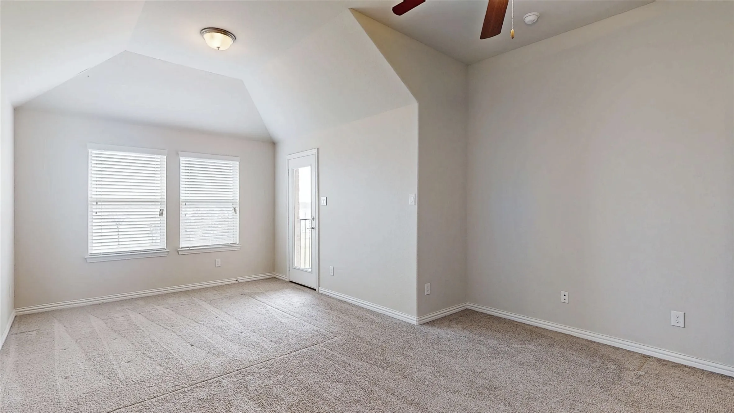 Single Family Residence For Sale in Dallas County , 1921 Lake Front Trail, Garland, Texas 75043, 4 Bedroom, 4 Bathroom, 2 Garage spaces, 3,111 Sqft, built in 2015, Preowned, mls#21189652, Real Estate Agent in Garland, Homes For Sale in Dallas county, Homes For Sale in Garland, Realtor in Garland Texas, Real Estate Brokerage Independent Realty Texas, Luminita Cordes Realtor