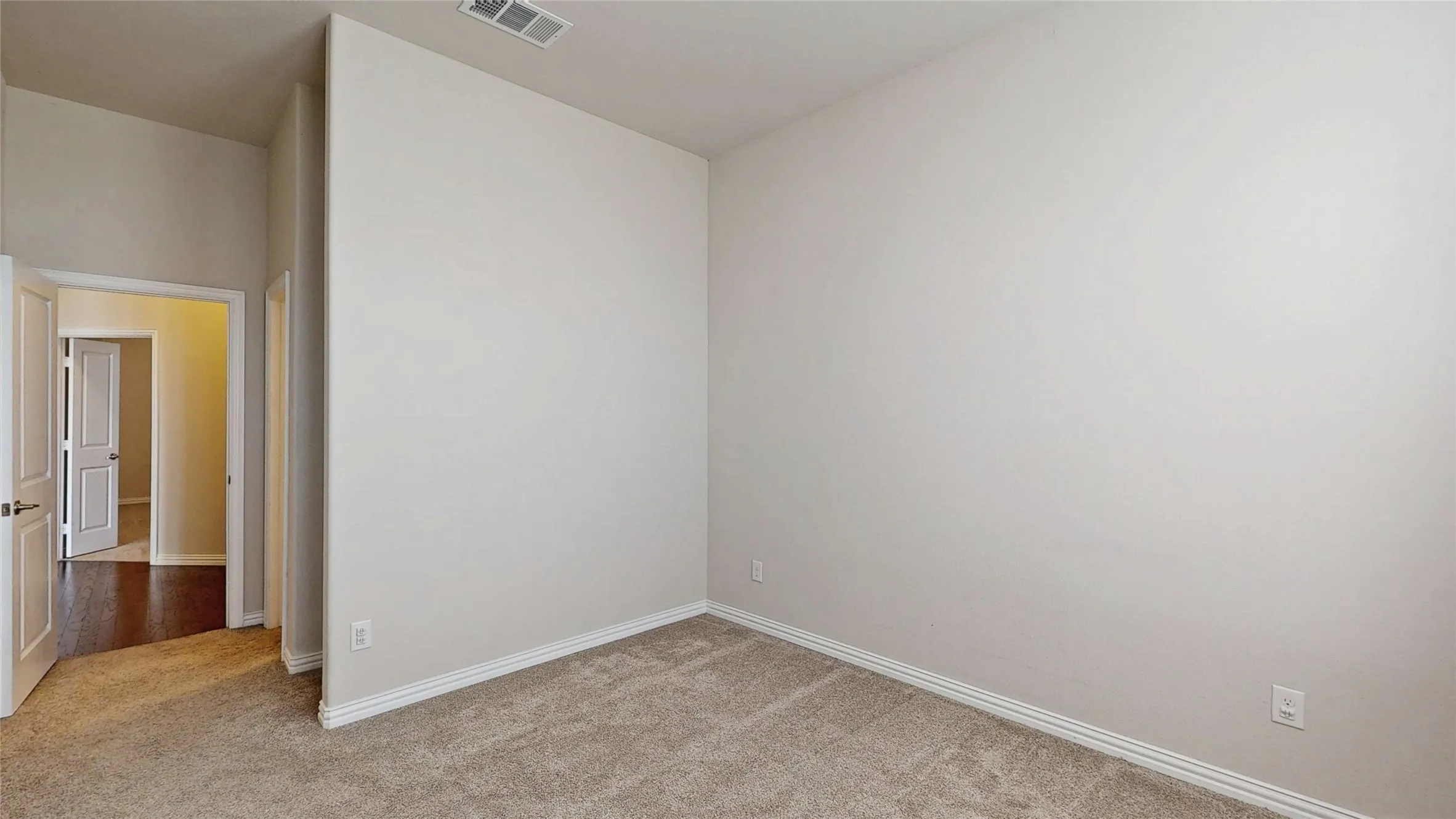 Single Family Residence For Sale in Dallas County , 1921 Lake Front Trail, Garland, Texas 75043, 4 Bedroom, 4 Bathroom, 2 Garage spaces, 3,111 Sqft, built in 2015, Preowned, mls#21189652, Real Estate Agent in Garland, Homes For Sale in Dallas county, Homes For Sale in Garland, Realtor in Garland Texas, Real Estate Brokerage Independent Realty Texas, Luminita Cordes Realtor