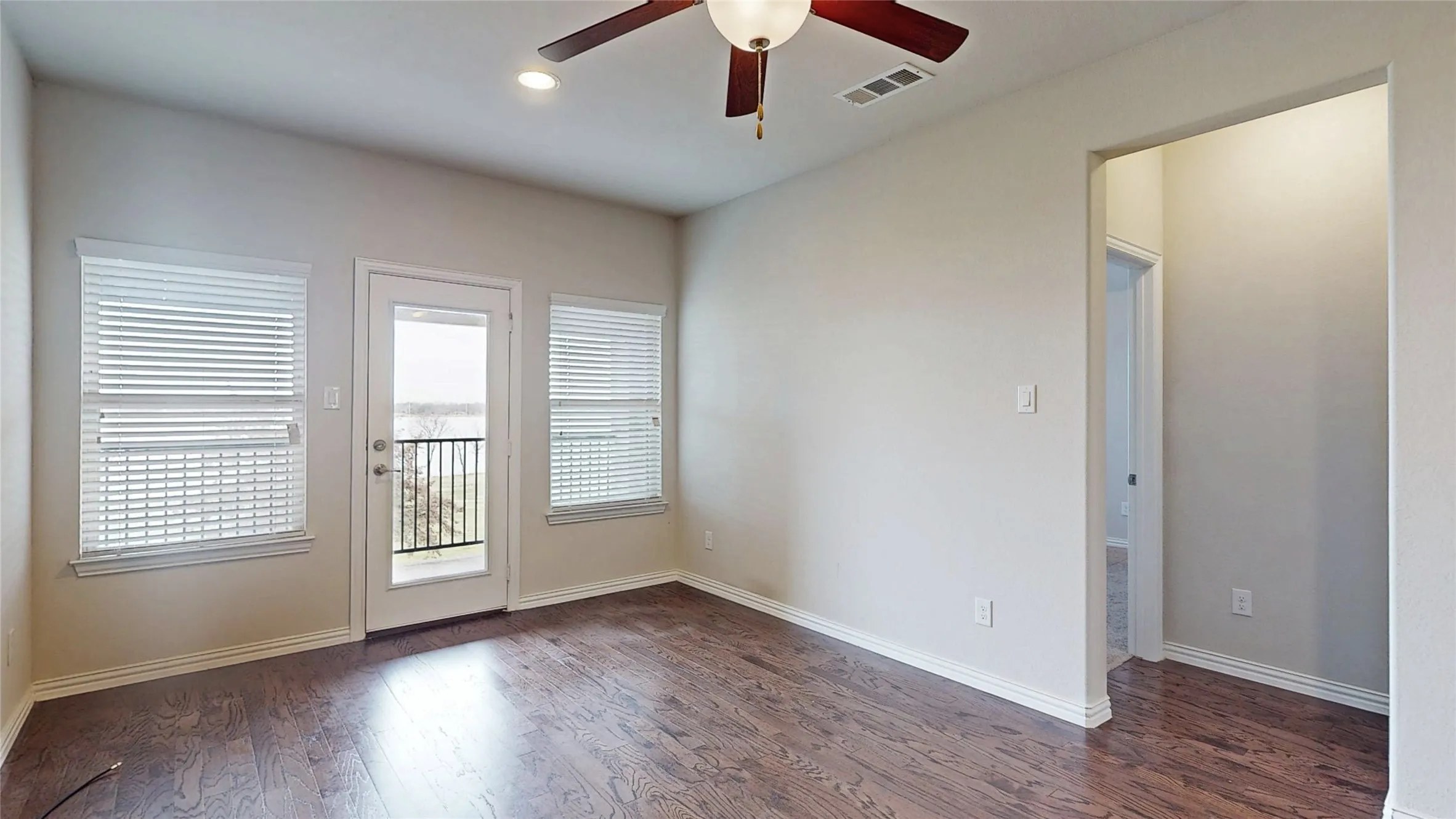 Single Family Residence For Sale in Dallas County , 1921 Lake Front Trail, Garland, Texas 75043, 4 Bedroom, 4 Bathroom, 2 Garage spaces, 3,111 Sqft, built in 2015, Preowned, mls#21189652, Real Estate Agent in Garland, Homes For Sale in Dallas county, Homes For Sale in Garland, Realtor in Garland Texas, Real Estate Brokerage Independent Realty Texas, Luminita Cordes Realtor