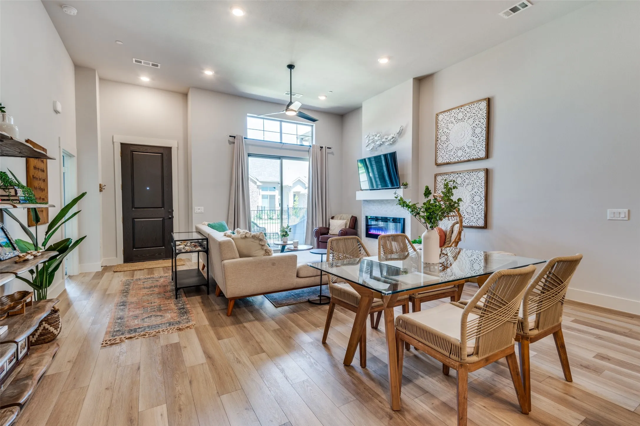 Townhouse For Sale in Dallas County , 7220 Calistoga Lane, Grand Prairie, Texas 75054, 2 Bedroom, 2 Bathroom, 2 Garage spaces, 1,444 Sqft, built in 2021, Preowned, mls#21184118, Real Estate Agent in Grand Prairie, Homes For Sale in Dallas county, Homes For Sale in Grand Prairie, Realtor in Grand Prairie Texas, Real Estate Brokerage Independent Realty Texas, Luminita Cordes Realtor