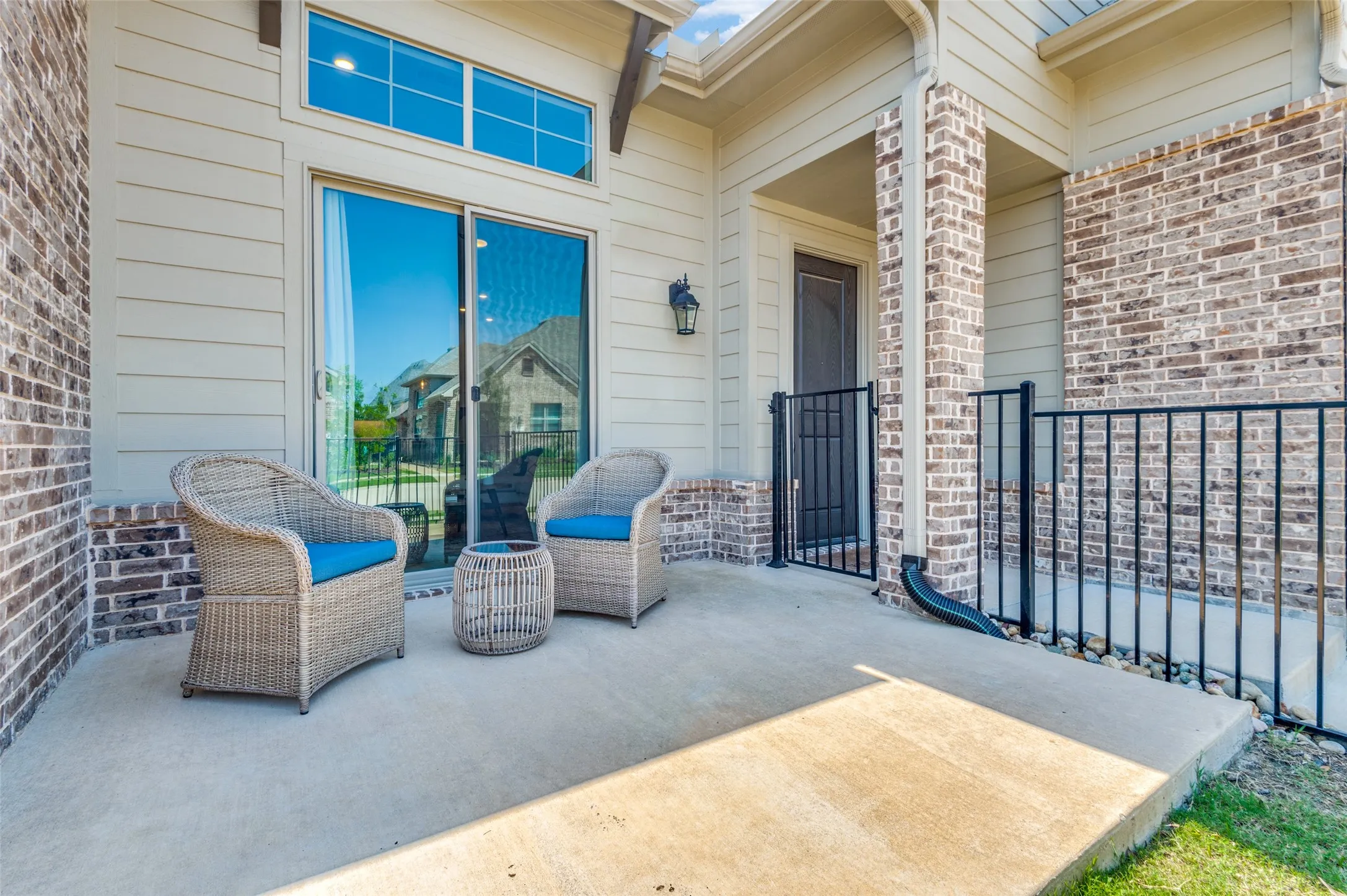 Townhouse For Sale in Dallas County , 7220 Calistoga Lane, Grand Prairie, Texas 75054, 2 Bedroom, 2 Bathroom, 2 Garage spaces, 1,444 Sqft, built in 2021, Preowned, mls#21184118, Real Estate Agent in Grand Prairie, Homes For Sale in Dallas county, Homes For Sale in Grand Prairie, Realtor in Grand Prairie Texas, Real Estate Brokerage Independent Realty Texas, Luminita Cordes Realtor