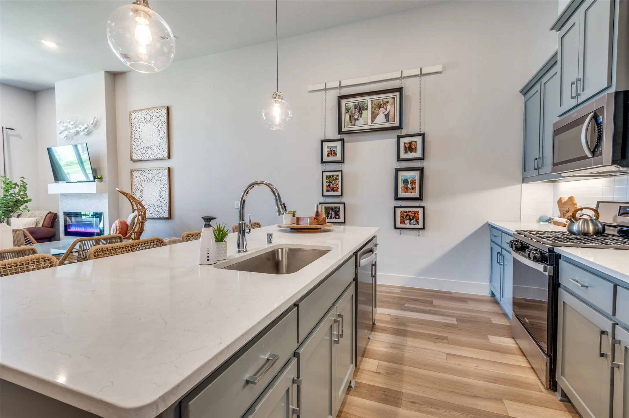 Townhouse For Sale in Dallas County , 7220 Calistoga Lane, Grand Prairie, Texas 75054, 2 Bedroom, 2 Bathroom, 2 Garage spaces, 1,444 Sqft, built in 2021, Preowned, mls#21184118, Real Estate Agent in Grand Prairie, Homes For Sale in Dallas county, Homes For Sale in Grand Prairie, Realtor in Grand Prairie Texas, Real Estate Brokerage Independent Realty Texas, Luminita Cordes Realtor