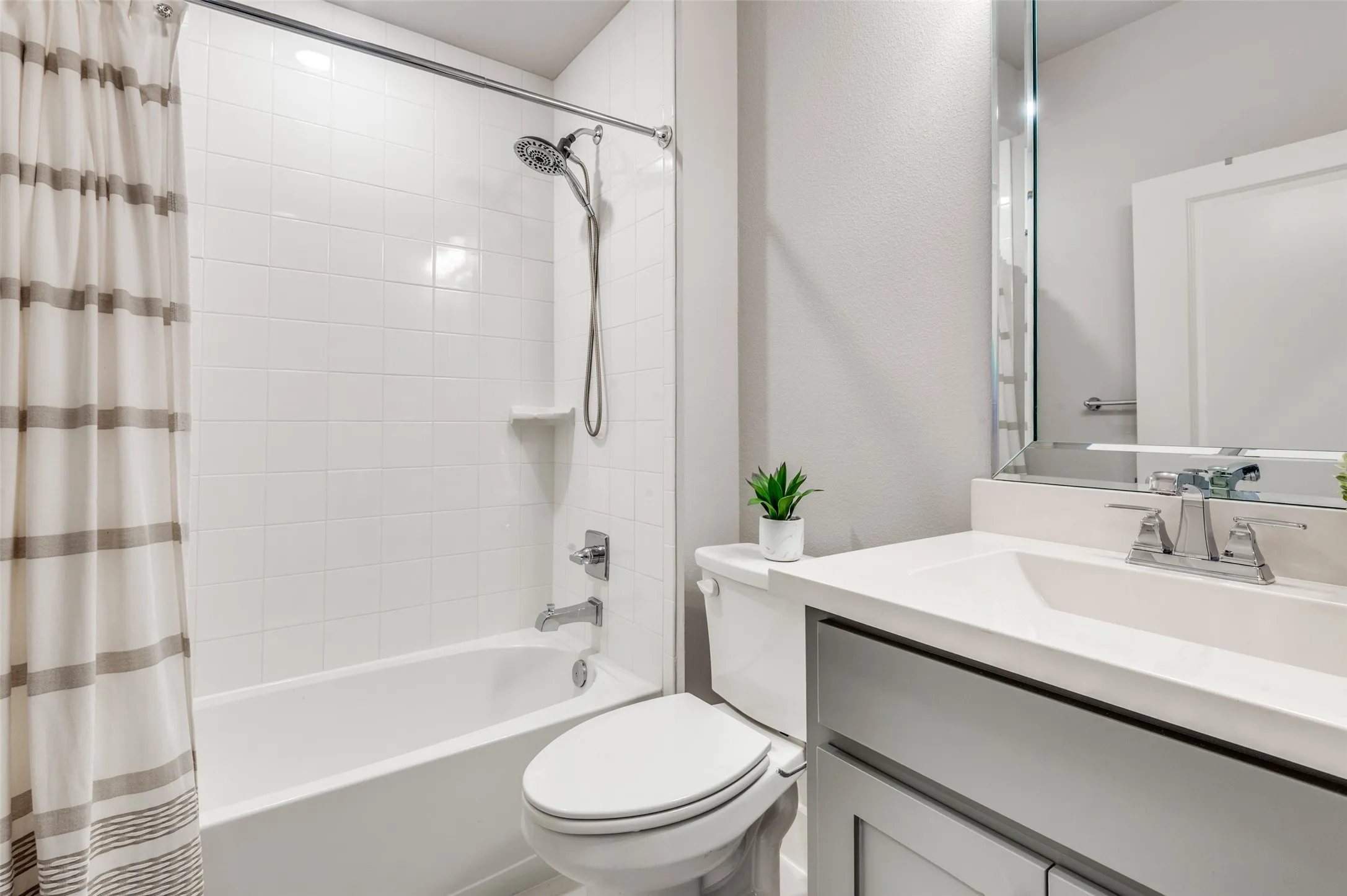 Townhouse For Sale in Dallas County , 7220 Calistoga Lane, Grand Prairie, Texas 75054, 2 Bedroom, 2 Bathroom, 2 Garage spaces, 1,444 Sqft, built in 2021, Preowned, mls#21184118, Real Estate Agent in Grand Prairie, Homes For Sale in Dallas county, Homes For Sale in Grand Prairie, Realtor in Grand Prairie Texas, Real Estate Brokerage Independent Realty Texas, Luminita Cordes Realtor
