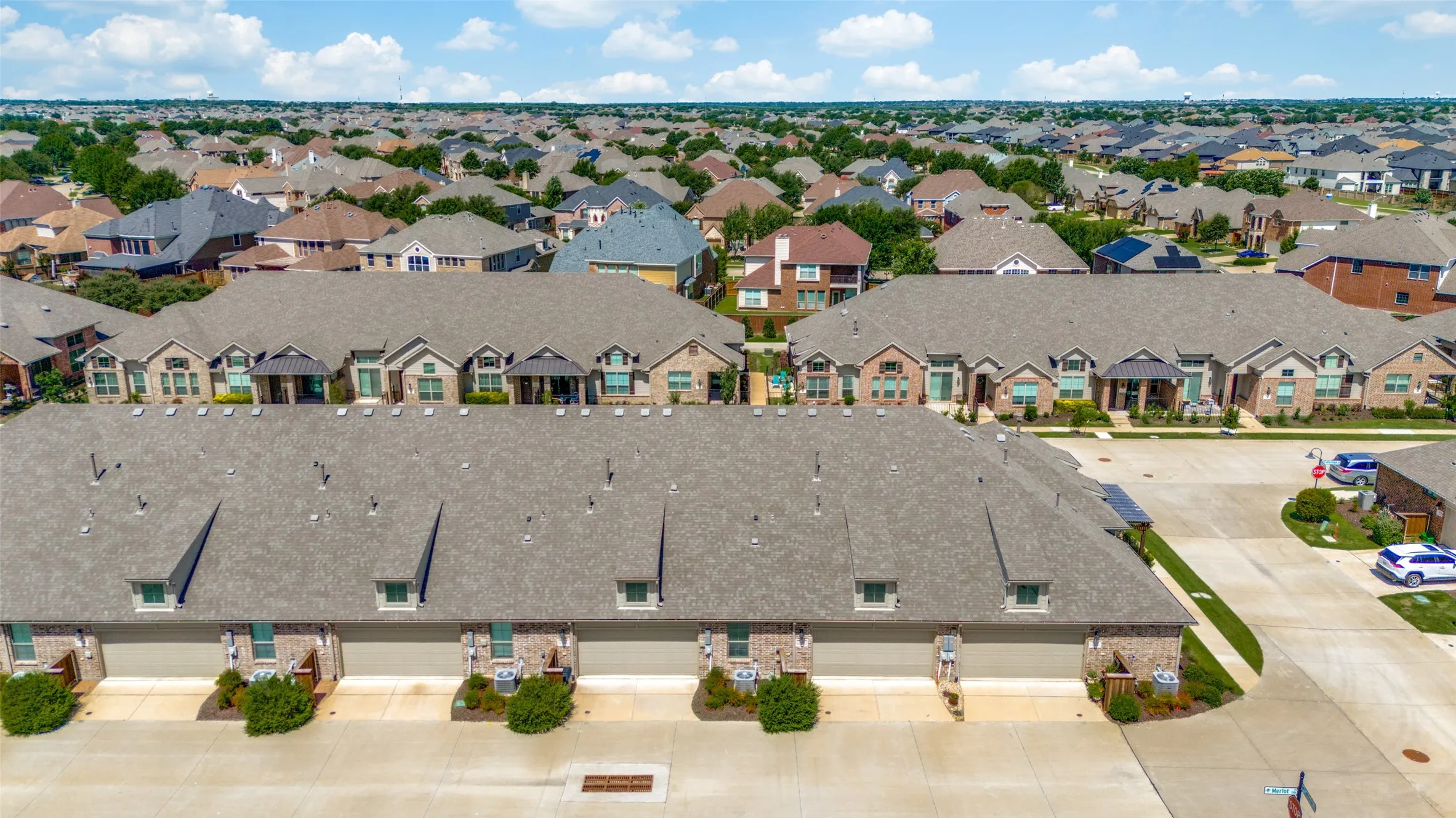 Townhouse For Sale in Dallas County , 7220 Calistoga Lane, Grand Prairie, Texas 75054, 2 Bedroom, 2 Bathroom, 2 Garage spaces, 1,444 Sqft, built in 2021, Preowned, mls#21184118, Real Estate Agent in Grand Prairie, Homes For Sale in Dallas county, Homes For Sale in Grand Prairie, Realtor in Grand Prairie Texas, Real Estate Brokerage Independent Realty Texas, Luminita Cordes Realtor