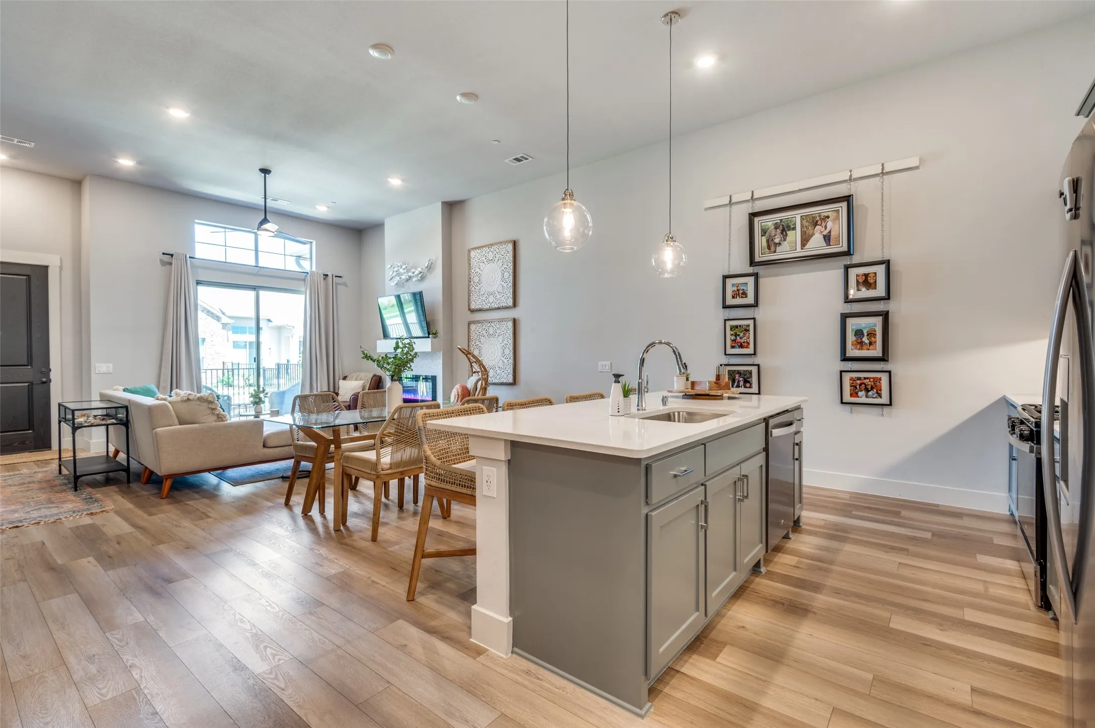 Townhouse For Sale in Dallas County , 7220 Calistoga Lane, Grand Prairie, Texas 75054, 2 Bedroom, 2 Bathroom, 2 Garage spaces, 1,444 Sqft, built in 2021, Preowned, mls#21184118, Real Estate Agent in Grand Prairie, Homes For Sale in Dallas county, Homes For Sale in Grand Prairie, Realtor in Grand Prairie Texas, Real Estate Brokerage Independent Realty Texas, Luminita Cordes Realtor