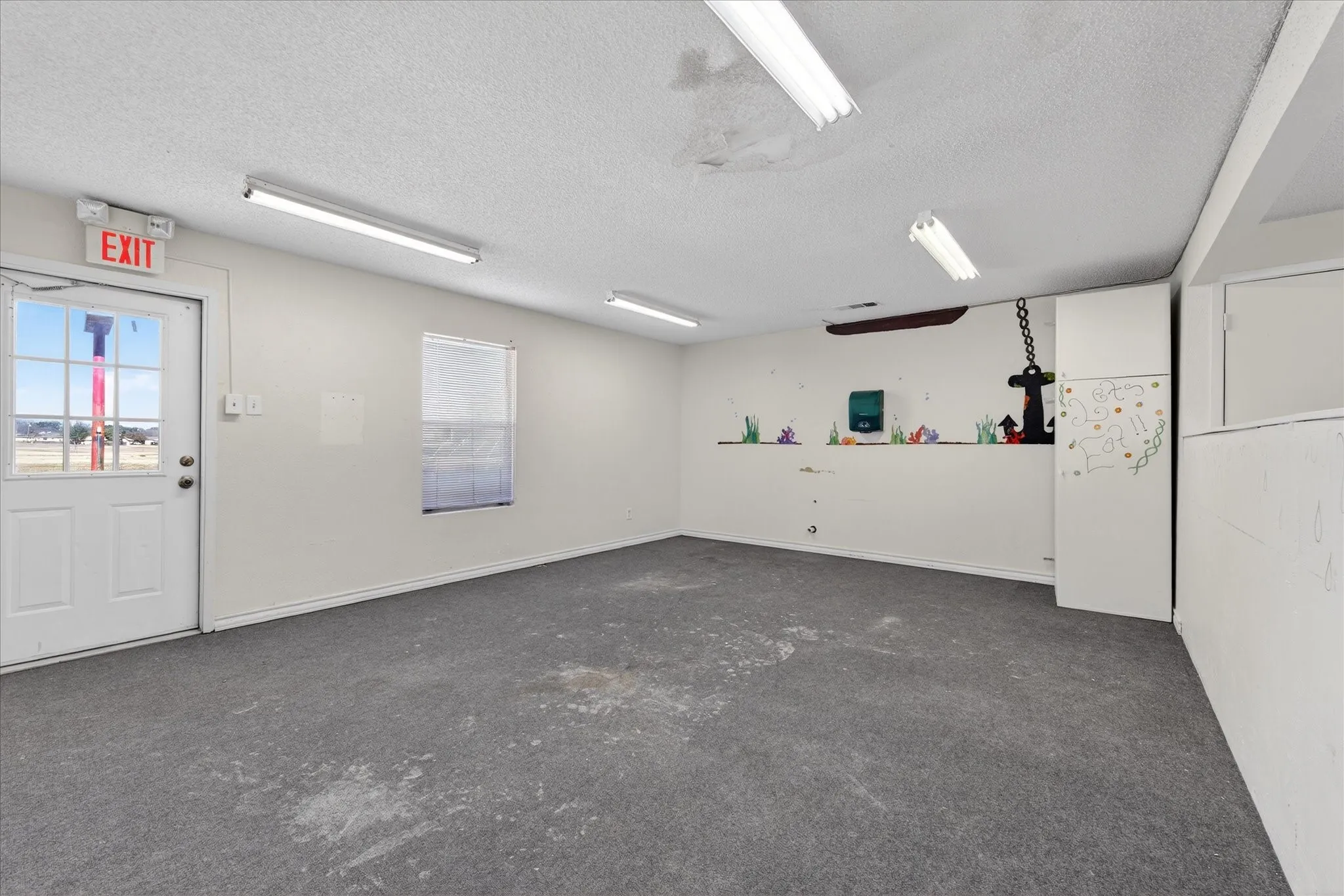 Business For Sale in Mc Lennan County , 611 W Spring Valley Road, Hewitt, Texas 76643, 0, 0, Garage spaces, 6,504 Sqft, built in 1986, Preowned, Price $479,000, mls#21189820, Real Estate Agent in Hewitt, Homes For Sale in Mc Lennan county, Homes For Sale in Hewitt, Realtor in Hewitt Texas, Real Estate Brokerage Independent Realty Texas, Luminita Cordes Realtor
