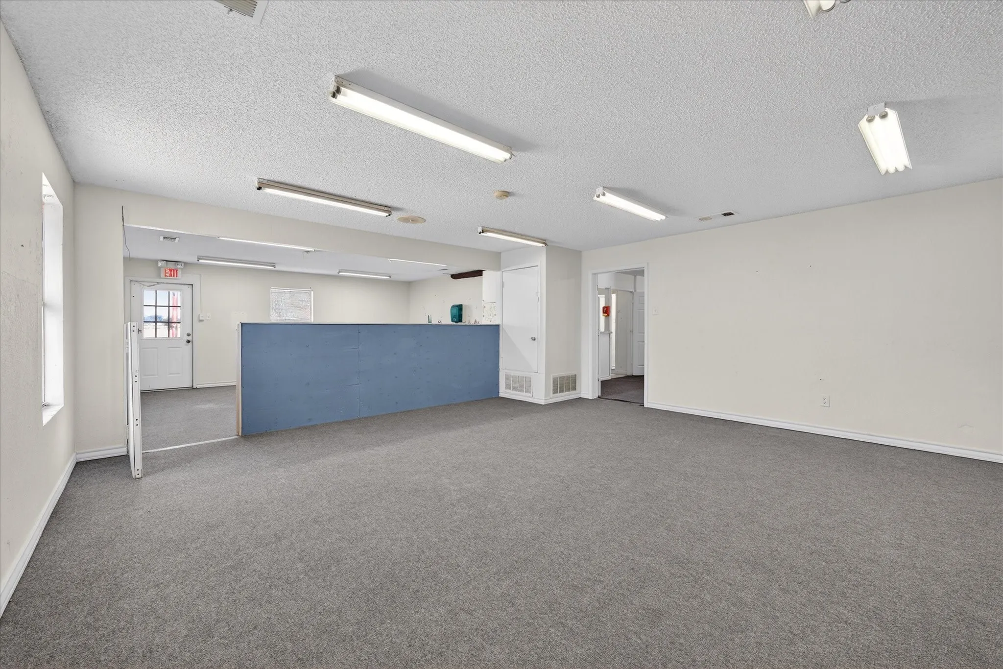 Business For Sale in Mc Lennan County , 611 W Spring Valley Road, Hewitt, Texas 76643, 0, 0, Garage spaces, 6,504 Sqft, built in 1986, Preowned, Price $479,000, mls#21189820, Real Estate Agent in Hewitt, Homes For Sale in Mc Lennan county, Homes For Sale in Hewitt, Realtor in Hewitt Texas, Real Estate Brokerage Independent Realty Texas, Luminita Cordes Realtor