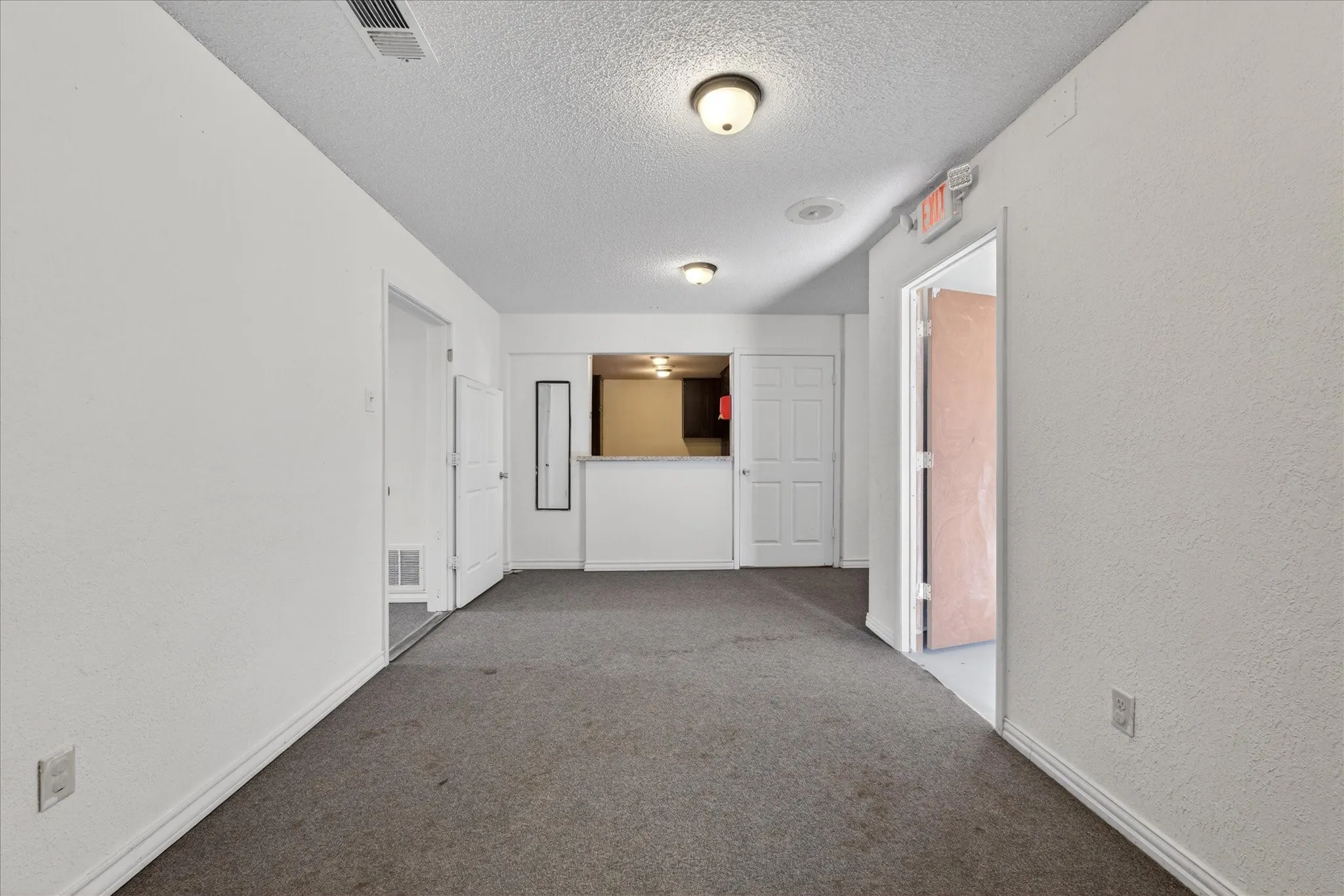 Business For Sale in Mc Lennan County , 611 W Spring Valley Road, Hewitt, Texas 76643, 0, 0, Garage spaces, 6,504 Sqft, built in 1986, Preowned, Price $479,000, mls#21189820, Real Estate Agent in Hewitt, Homes For Sale in Mc Lennan county, Homes For Sale in Hewitt, Realtor in Hewitt Texas, Real Estate Brokerage Independent Realty Texas, Luminita Cordes Realtor