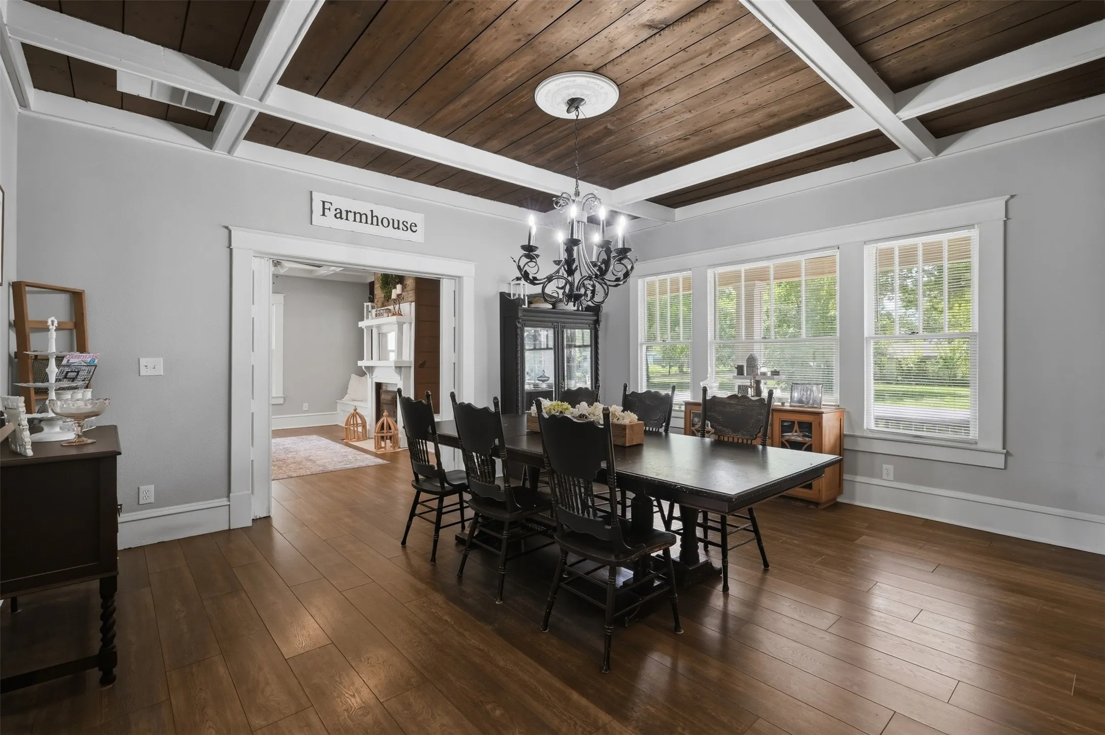 Single Family Residence For Sale in Fannin County , 901 N Main Street, Leonard, Texas 75452, 4 Bedroom, 3 Bathroom, Garage spaces, 2,778 Sqft, built in 1906, Preowned, Price $629,000, mls#21189907, Real Estate Agent in Leonard, Homes For Sale in Fannin county, Homes For Sale in Leonard, Realtor in Leonard Texas, Real Estate Brokerage Independent Realty Texas, Luminita Cordes Realtor