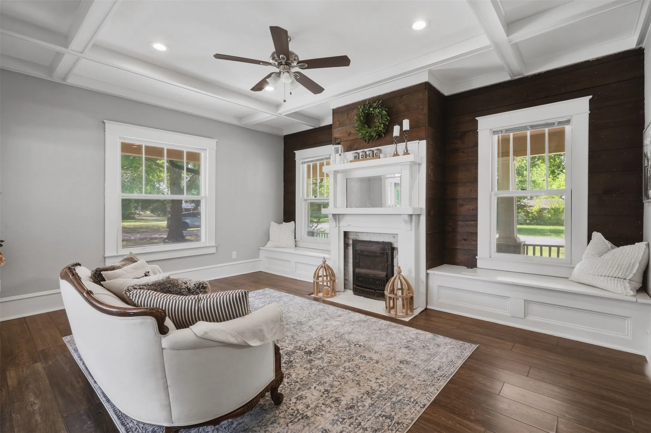 Single Family Residence For Sale in Fannin County , 901 N Main Street, Leonard, Texas 75452, 4 Bedroom, 3 Bathroom, Garage spaces, 2,778 Sqft, built in 1906, Preowned, Price $629,000, mls#21189907, Real Estate Agent in Leonard, Homes For Sale in Fannin county, Homes For Sale in Leonard, Realtor in Leonard Texas, Real Estate Brokerage Independent Realty Texas, Luminita Cordes Realtor