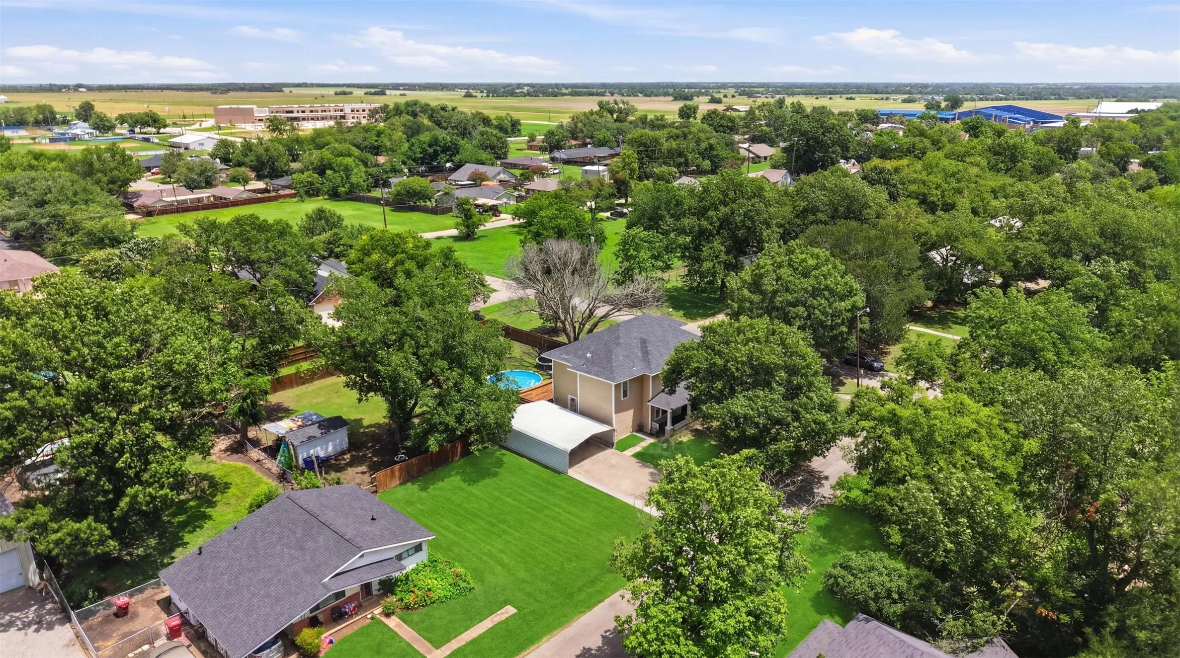 Single Family Residence For Sale in Fannin County , 901 N Main Street, Leonard, Texas 75452, 4 Bedroom, 3 Bathroom, Garage spaces, 2,778 Sqft, built in 1906, Preowned, Price $629,000, mls#21189907, Real Estate Agent in Leonard, Homes For Sale in Fannin county, Homes For Sale in Leonard, Realtor in Leonard Texas, Real Estate Brokerage Independent Realty Texas, Luminita Cordes Realtor