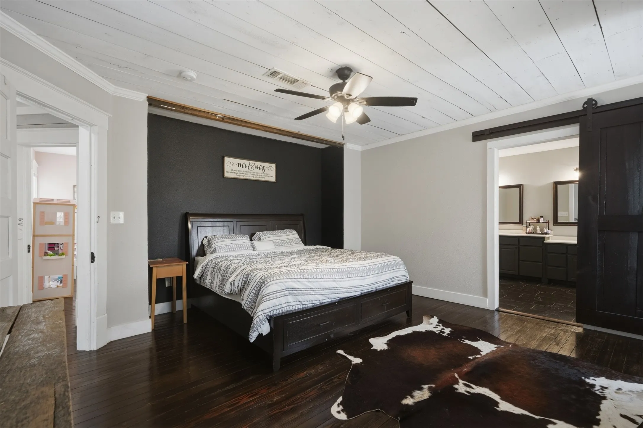 Single Family Residence For Sale in Fannin County , 901 N Main Street, Leonard, Texas 75452, 4 Bedroom, 3 Bathroom, Garage spaces, 2,778 Sqft, built in 1906, Preowned, Price $629,000, mls#21189907, Real Estate Agent in Leonard, Homes For Sale in Fannin county, Homes For Sale in Leonard, Realtor in Leonard Texas, Real Estate Brokerage Independent Realty Texas, Luminita Cordes Realtor