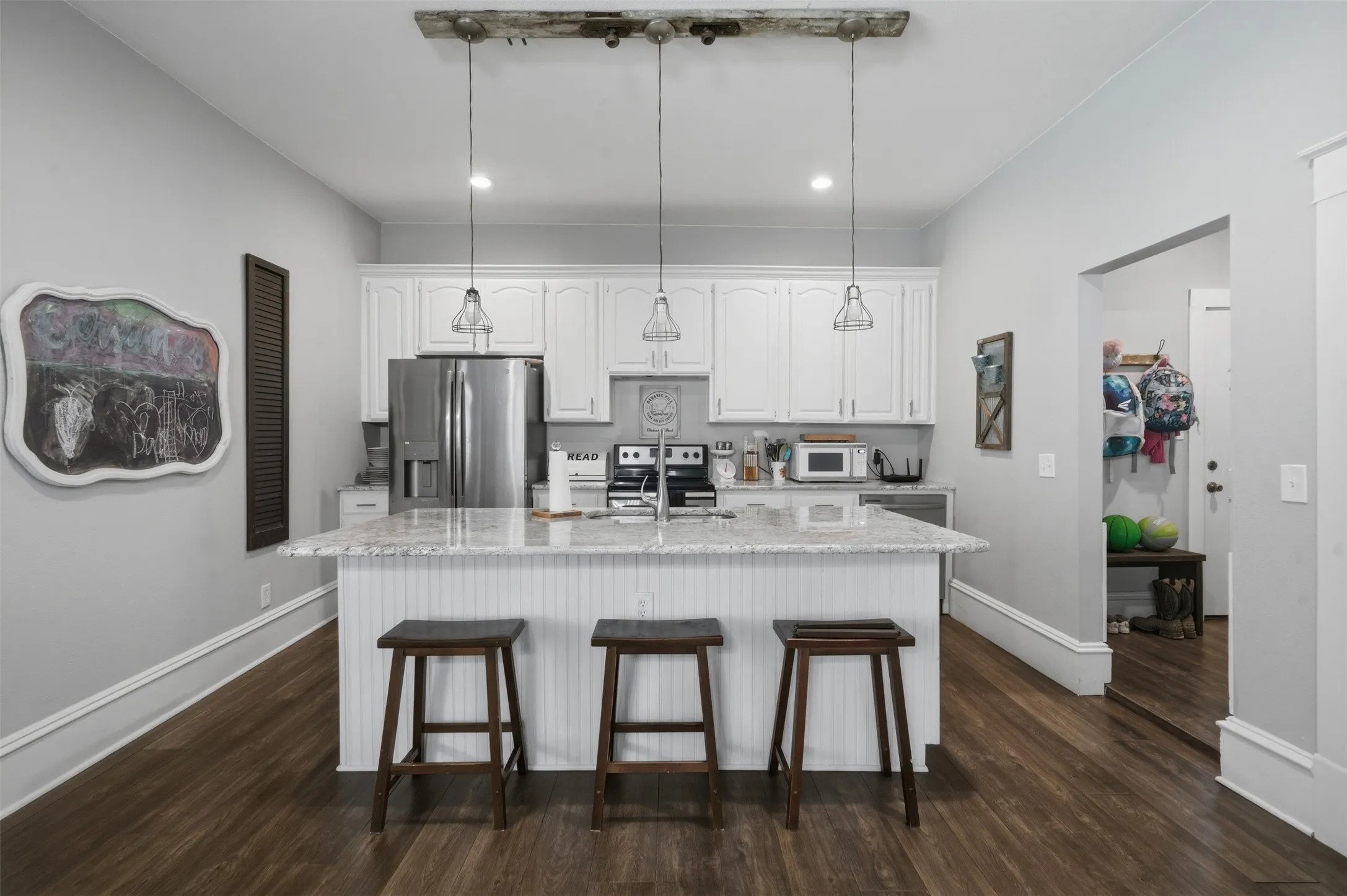 Single Family Residence For Sale in Fannin County , 901 N Main Street, Leonard, Texas 75452, 4 Bedroom, 3 Bathroom, Garage spaces, 2,778 Sqft, built in 1906, Preowned, Price $629,000, mls#21189907, Real Estate Agent in Leonard, Homes For Sale in Fannin county, Homes For Sale in Leonard, Realtor in Leonard Texas, Real Estate Brokerage Independent Realty Texas, Luminita Cordes Realtor