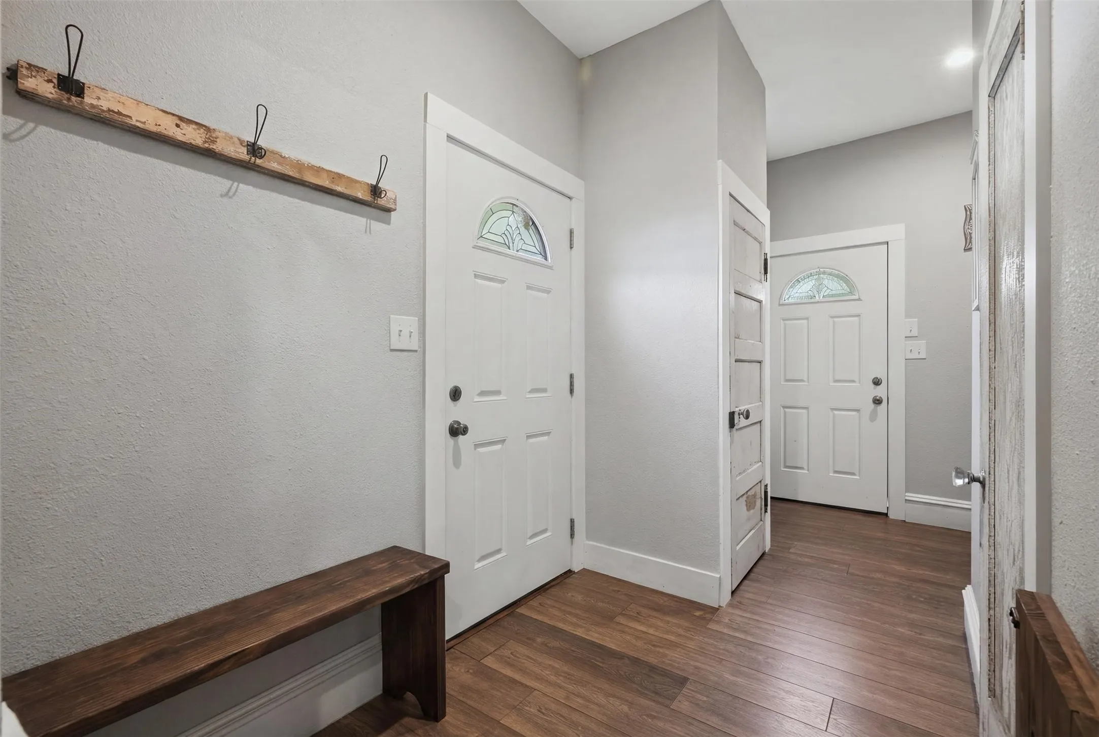 Single Family Residence For Sale in Fannin County , 901 N Main Street, Leonard, Texas 75452, 4 Bedroom, 3 Bathroom, Garage spaces, 2,778 Sqft, built in 1906, Preowned, Price $629,000, mls#21189907, Real Estate Agent in Leonard, Homes For Sale in Fannin county, Homes For Sale in Leonard, Realtor in Leonard Texas, Real Estate Brokerage Independent Realty Texas, Luminita Cordes Realtor