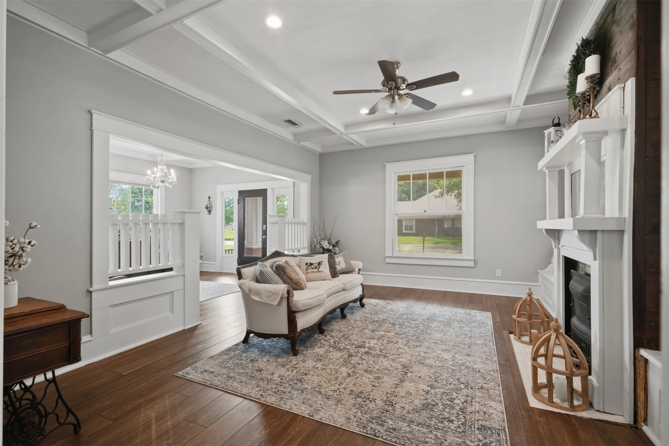 Single Family Residence For Sale in Fannin County , 901 N Main Street, Leonard, Texas 75452, 4 Bedroom, 3 Bathroom, Garage spaces, 2,778 Sqft, built in 1906, Preowned, Price $629,000, mls#21189907, Real Estate Agent in Leonard, Homes For Sale in Fannin county, Homes For Sale in Leonard, Realtor in Leonard Texas, Real Estate Brokerage Independent Realty Texas, Luminita Cordes Realtor