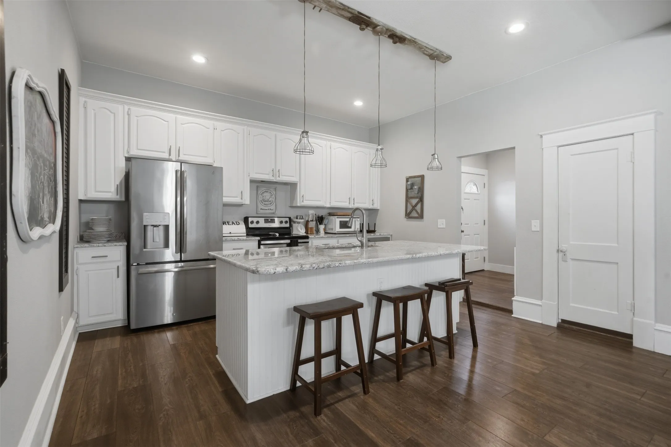 Single Family Residence For Sale in Fannin County , 901 N Main Street, Leonard, Texas 75452, 4 Bedroom, 3 Bathroom, Garage spaces, 2,778 Sqft, built in 1906, Preowned, Price $629,000, mls#21189907, Real Estate Agent in Leonard, Homes For Sale in Fannin county, Homes For Sale in Leonard, Realtor in Leonard Texas, Real Estate Brokerage Independent Realty Texas, Luminita Cordes Realtor