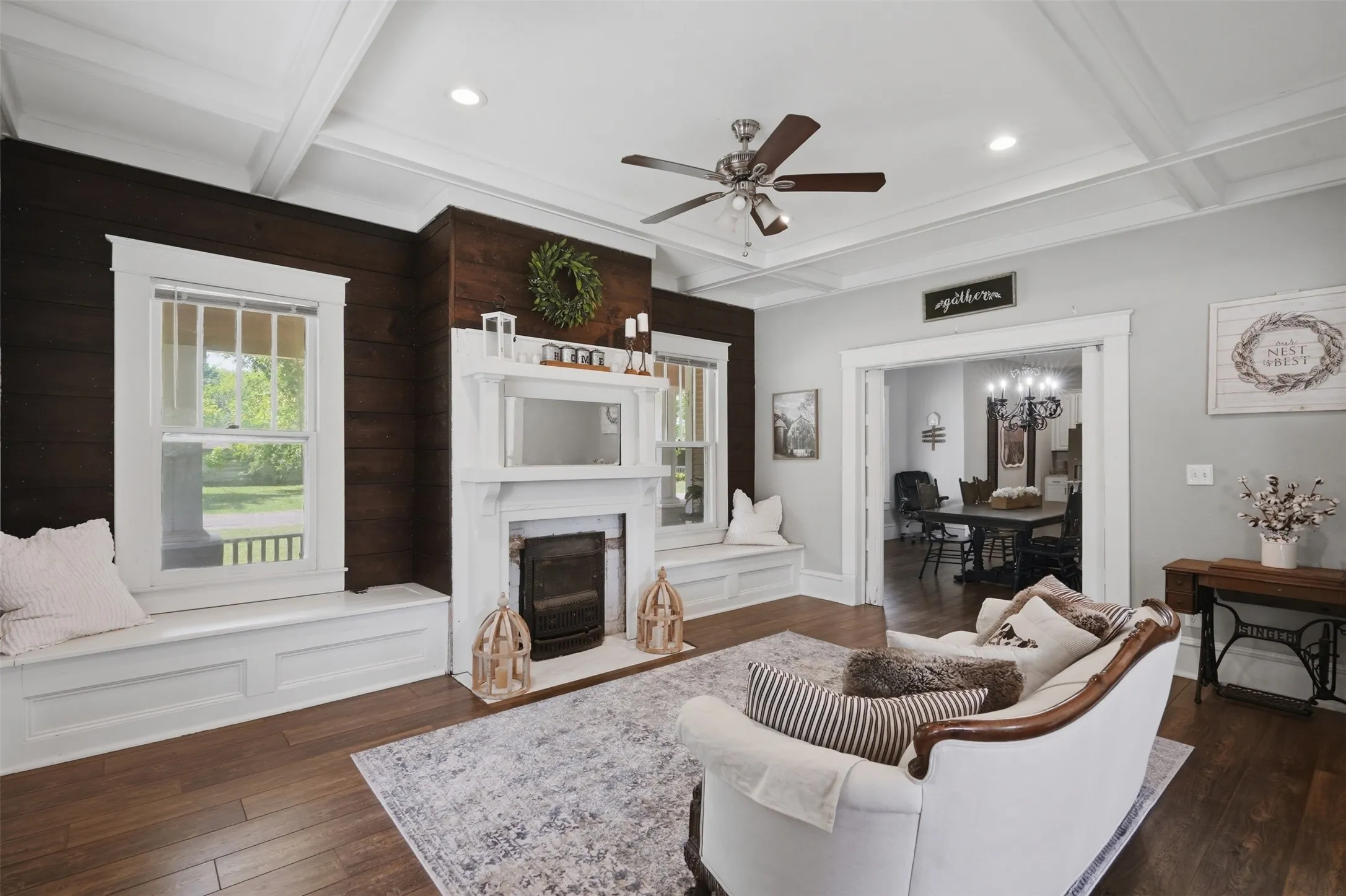Single Family Residence For Sale in Fannin County , 901 N Main Street, Leonard, Texas 75452, 4 Bedroom, 3 Bathroom, Garage spaces, 2,778 Sqft, built in 1906, Preowned, Price $629,000, mls#21189907, Real Estate Agent in Leonard, Homes For Sale in Fannin county, Homes For Sale in Leonard, Realtor in Leonard Texas, Real Estate Brokerage Independent Realty Texas, Luminita Cordes Realtor