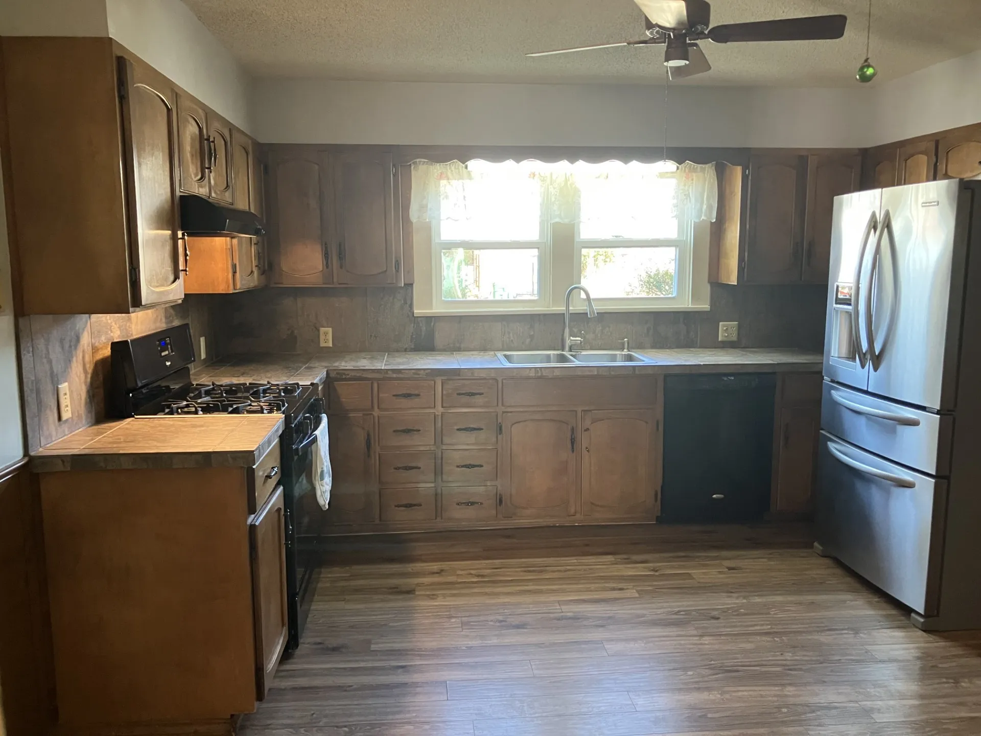 Single Family Residence For Sale in Baylor County , 109 N Foley Street, Seymour, Texas 76380, 2 Bedroom, 2 Bathroom, 1 Garage spaces, 1,304 Sqft, built in 1905, mls#21189910, Real Estate Agent in Seymour, Homes For Sale in Baylor county, Homes For Sale in Seymour, Realtor in Seymour Texas, Real Estate Brokerage Independent Realty Texas, Luminita Cordes Realtor
