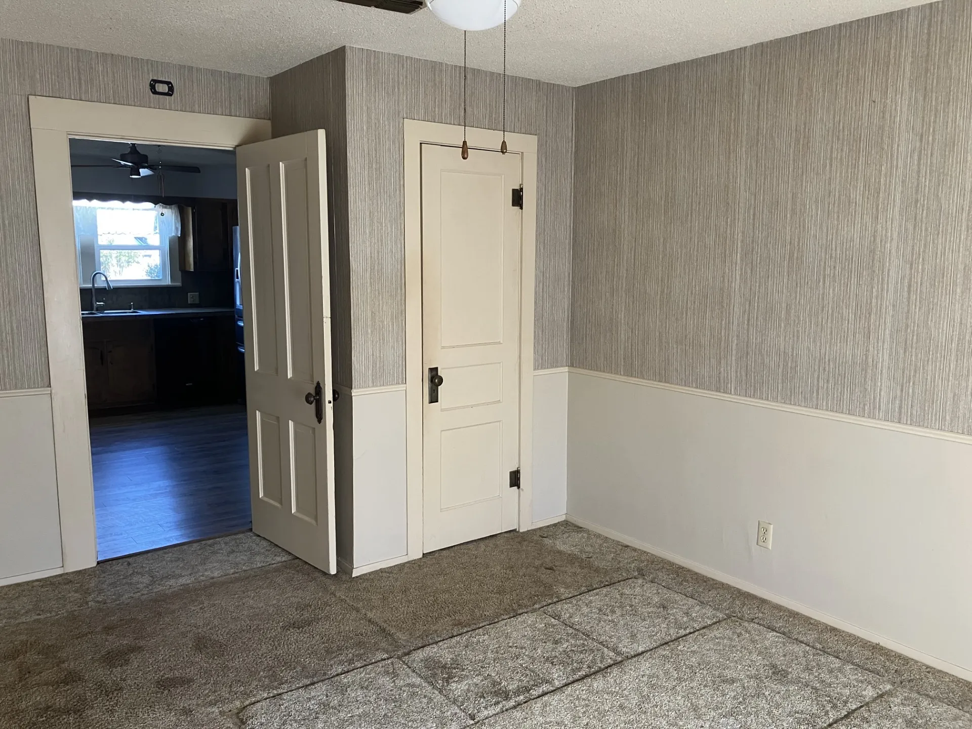 Single Family Residence For Sale in Baylor County , 109 N Foley Street, Seymour, Texas 76380, 2 Bedroom, 2 Bathroom, 1 Garage spaces, 1,304 Sqft, built in 1905, mls#21189910, Real Estate Agent in Seymour, Homes For Sale in Baylor county, Homes For Sale in Seymour, Realtor in Seymour Texas, Real Estate Brokerage Independent Realty Texas, Luminita Cordes Realtor
