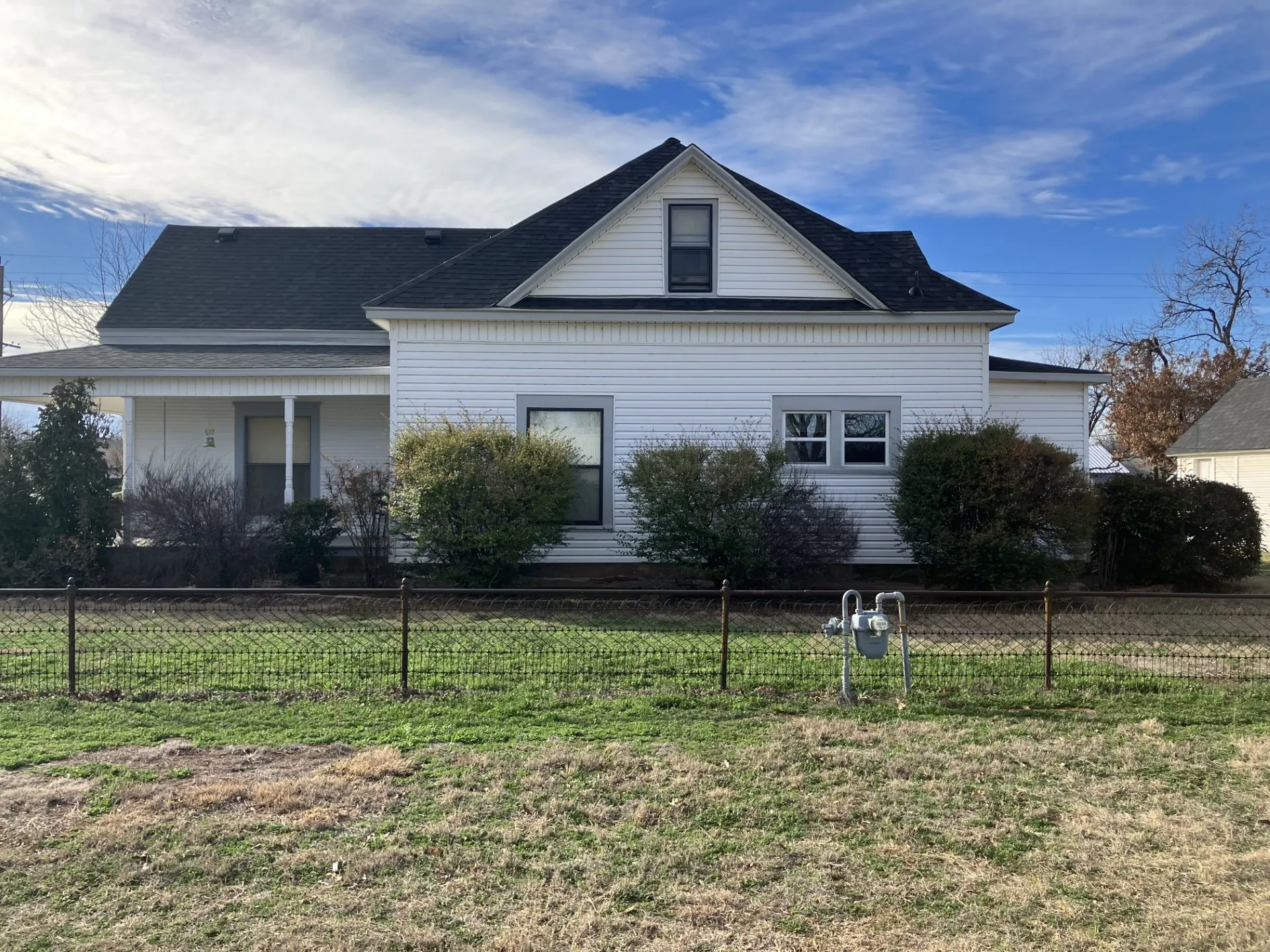 Single Family Residence For Sale in Baylor County , 109 N Foley Street, Seymour, Texas 76380, 2 Bedroom, 2 Bathroom, 1 Garage spaces, 1,304 Sqft, built in 1905, mls#21189910, Real Estate Agent in Seymour, Homes For Sale in Baylor county, Homes For Sale in Seymour, Realtor in Seymour Texas, Real Estate Brokerage Independent Realty Texas, Luminita Cordes Realtor