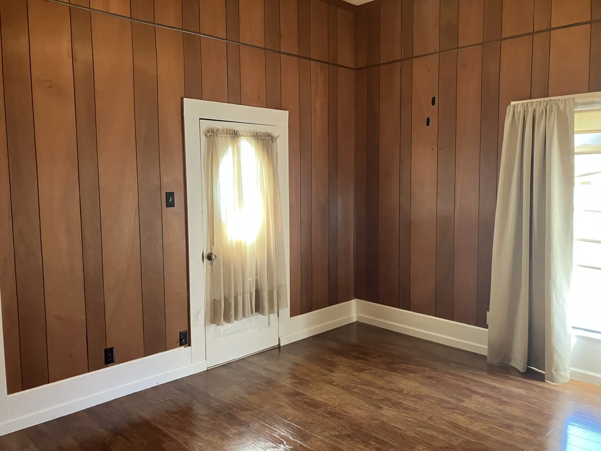 Single Family Residence For Sale in Baylor County , 109 N Foley Street, Seymour, Texas 76380, 2 Bedroom, 2 Bathroom, 1 Garage spaces, 1,304 Sqft, built in 1905, mls#21189910, Real Estate Agent in Seymour, Homes For Sale in Baylor county, Homes For Sale in Seymour, Realtor in Seymour Texas, Real Estate Brokerage Independent Realty Texas, Luminita Cordes Realtor