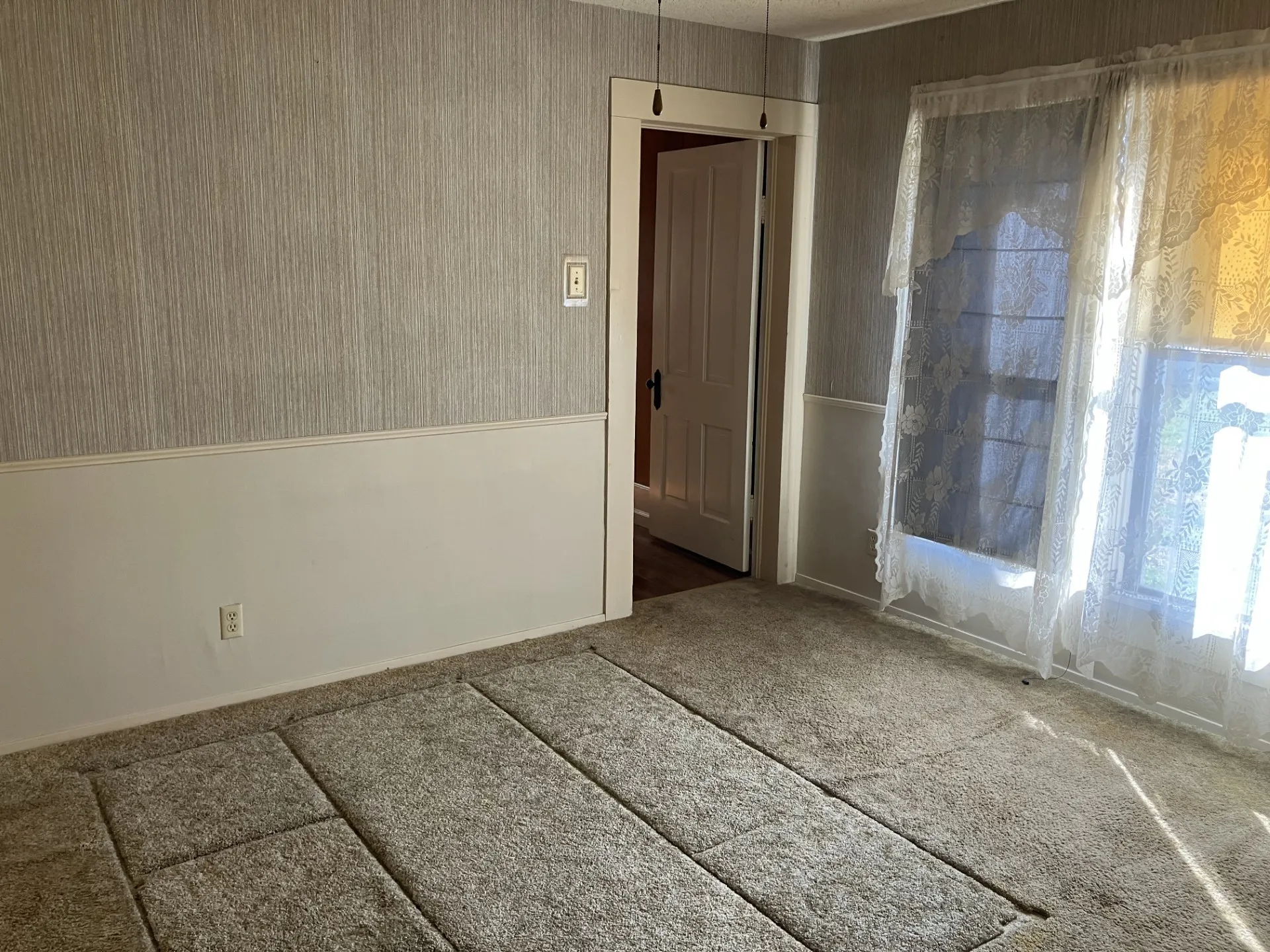 Single Family Residence For Sale in Baylor County , 109 N Foley Street, Seymour, Texas 76380, 2 Bedroom, 2 Bathroom, 1 Garage spaces, 1,304 Sqft, built in 1905, mls#21189910, Real Estate Agent in Seymour, Homes For Sale in Baylor county, Homes For Sale in Seymour, Realtor in Seymour Texas, Real Estate Brokerage Independent Realty Texas, Luminita Cordes Realtor