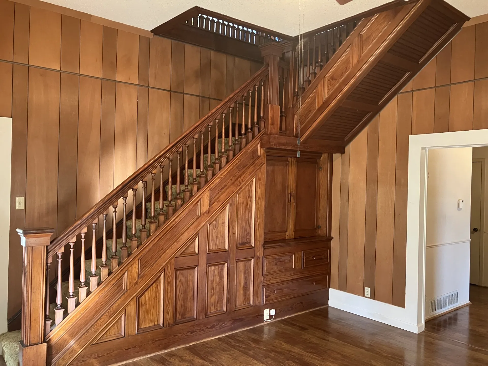 Single Family Residence For Sale in Baylor County , 109 N Foley Street, Seymour, Texas 76380, 2 Bedroom, 2 Bathroom, 1 Garage spaces, 1,304 Sqft, built in 1905, mls#21189910, Real Estate Agent in Seymour, Homes For Sale in Baylor county, Homes For Sale in Seymour, Realtor in Seymour Texas, Real Estate Brokerage Independent Realty Texas, Luminita Cordes Realtor