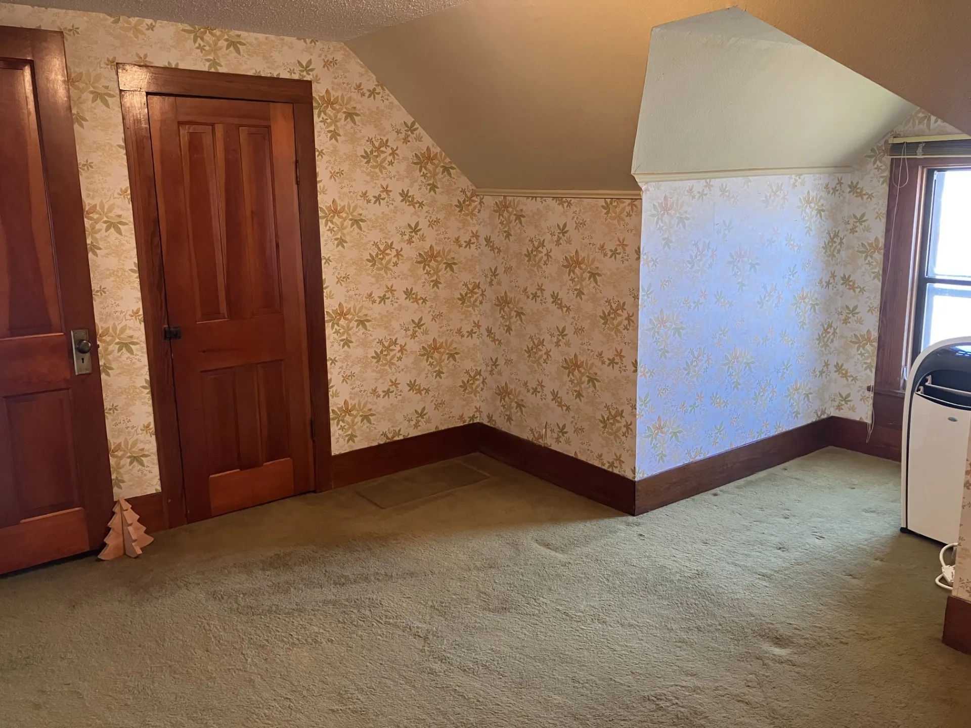 Single Family Residence For Sale in Baylor County , 109 N Foley Street, Seymour, Texas 76380, 2 Bedroom, 2 Bathroom, 1 Garage spaces, 1,304 Sqft, built in 1905, mls#21189910, Real Estate Agent in Seymour, Homes For Sale in Baylor county, Homes For Sale in Seymour, Realtor in Seymour Texas, Real Estate Brokerage Independent Realty Texas, Luminita Cordes Realtor