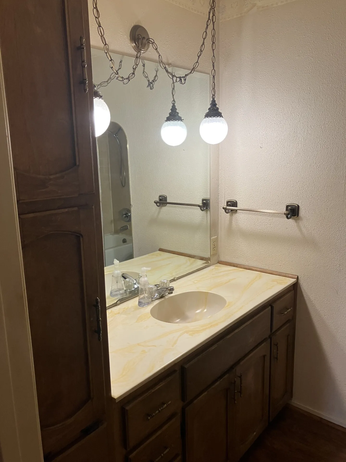 Single Family Residence For Sale in Baylor County , 109 N Foley Street, Seymour, Texas 76380, 2 Bedroom, 2 Bathroom, 1 Garage spaces, 1,304 Sqft, built in 1905, mls#21189910, Real Estate Agent in Seymour, Homes For Sale in Baylor county, Homes For Sale in Seymour, Realtor in Seymour Texas, Real Estate Brokerage Independent Realty Texas, Luminita Cordes Realtor