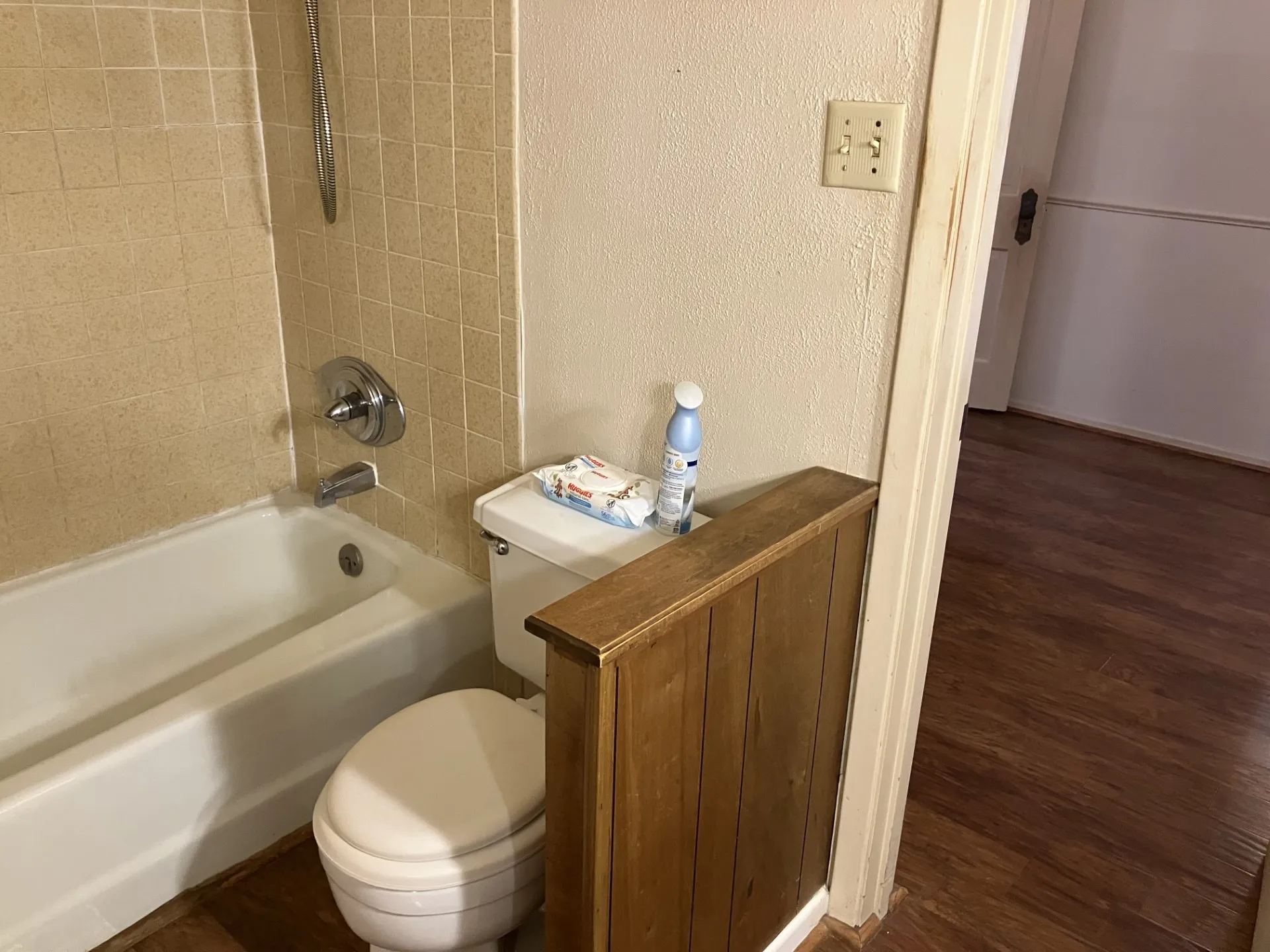 Single Family Residence For Sale in Baylor County , 109 N Foley Street, Seymour, Texas 76380, 2 Bedroom, 2 Bathroom, 1 Garage spaces, 1,304 Sqft, built in 1905, mls#21189910, Real Estate Agent in Seymour, Homes For Sale in Baylor county, Homes For Sale in Seymour, Realtor in Seymour Texas, Real Estate Brokerage Independent Realty Texas, Luminita Cordes Realtor