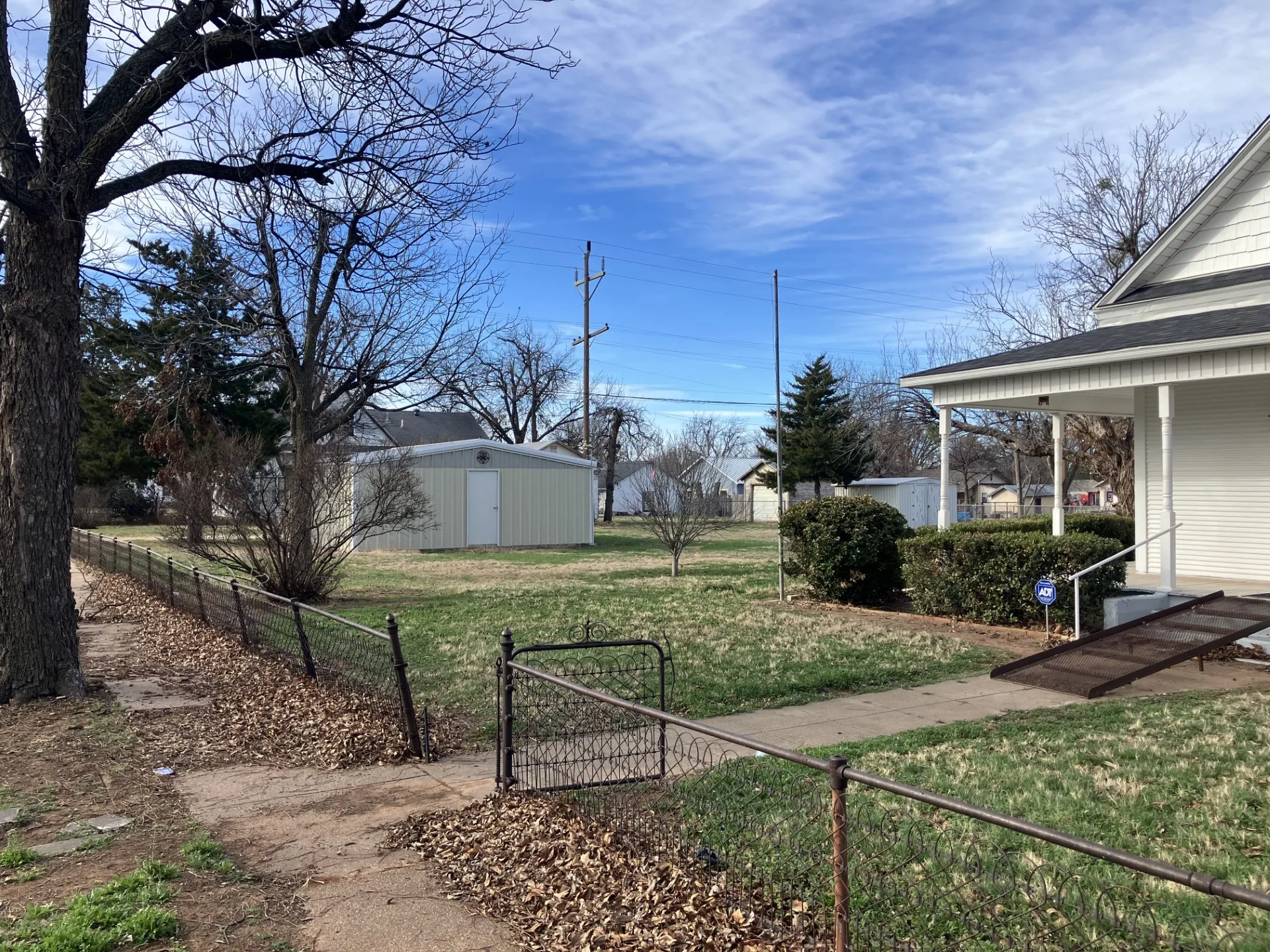 Single Family Residence For Sale in Baylor County , 109 N Foley Street, Seymour, Texas 76380, 2 Bedroom, 2 Bathroom, 1 Garage spaces, 1,304 Sqft, built in 1905, mls#21189910, Real Estate Agent in Seymour, Homes For Sale in Baylor county, Homes For Sale in Seymour, Realtor in Seymour Texas, Real Estate Brokerage Independent Realty Texas, Luminita Cordes Realtor