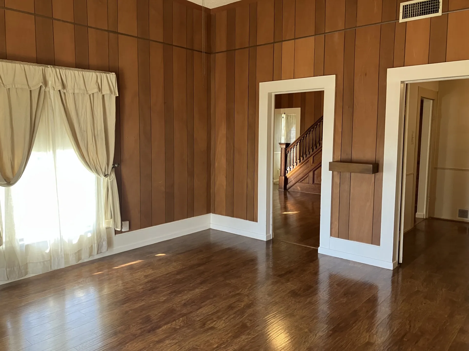 Single Family Residence For Sale in Baylor County , 109 N Foley Street, Seymour, Texas 76380, 2 Bedroom, 2 Bathroom, 1 Garage spaces, 1,304 Sqft, built in 1905, mls#21189910, Real Estate Agent in Seymour, Homes For Sale in Baylor county, Homes For Sale in Seymour, Realtor in Seymour Texas, Real Estate Brokerage Independent Realty Texas, Luminita Cordes Realtor