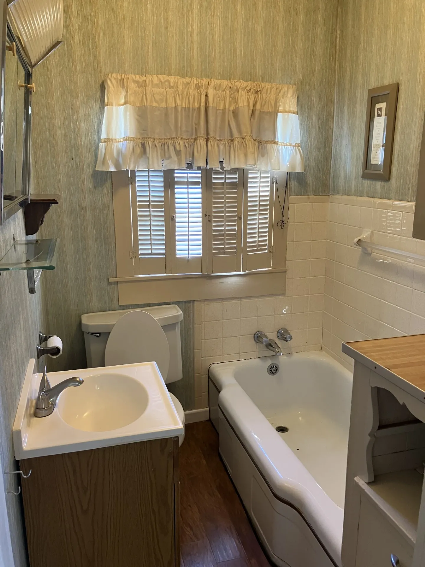 Single Family Residence For Sale in Baylor County , 109 N Foley Street, Seymour, Texas 76380, 2 Bedroom, 2 Bathroom, 1 Garage spaces, 1,304 Sqft, built in 1905, mls#21189910, Real Estate Agent in Seymour, Homes For Sale in Baylor county, Homes For Sale in Seymour, Realtor in Seymour Texas, Real Estate Brokerage Independent Realty Texas, Luminita Cordes Realtor