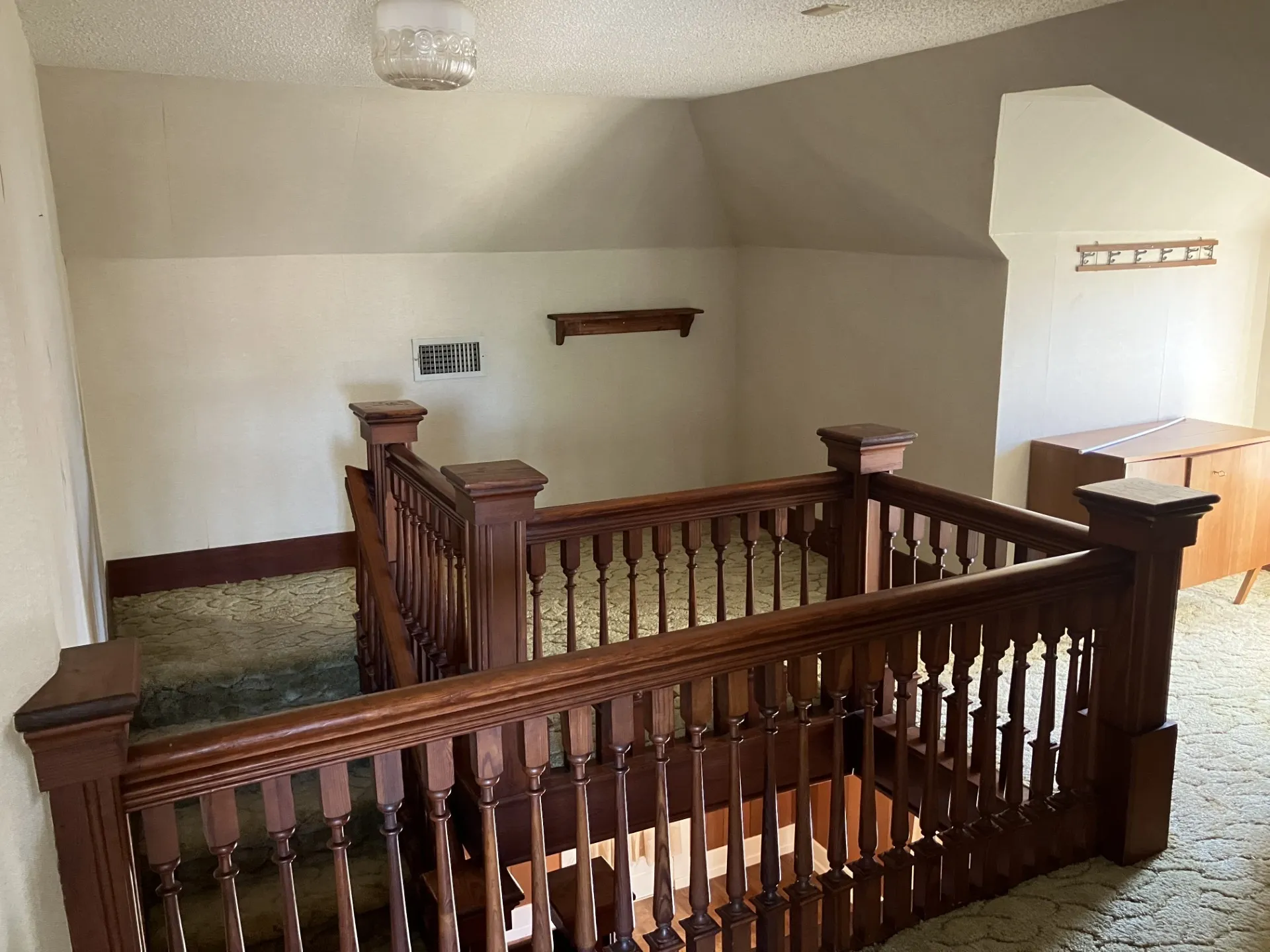 Single Family Residence For Sale in Baylor County , 109 N Foley Street, Seymour, Texas 76380, 2 Bedroom, 2 Bathroom, 1 Garage spaces, 1,304 Sqft, built in 1905, mls#21189910, Real Estate Agent in Seymour, Homes For Sale in Baylor county, Homes For Sale in Seymour, Realtor in Seymour Texas, Real Estate Brokerage Independent Realty Texas, Luminita Cordes Realtor