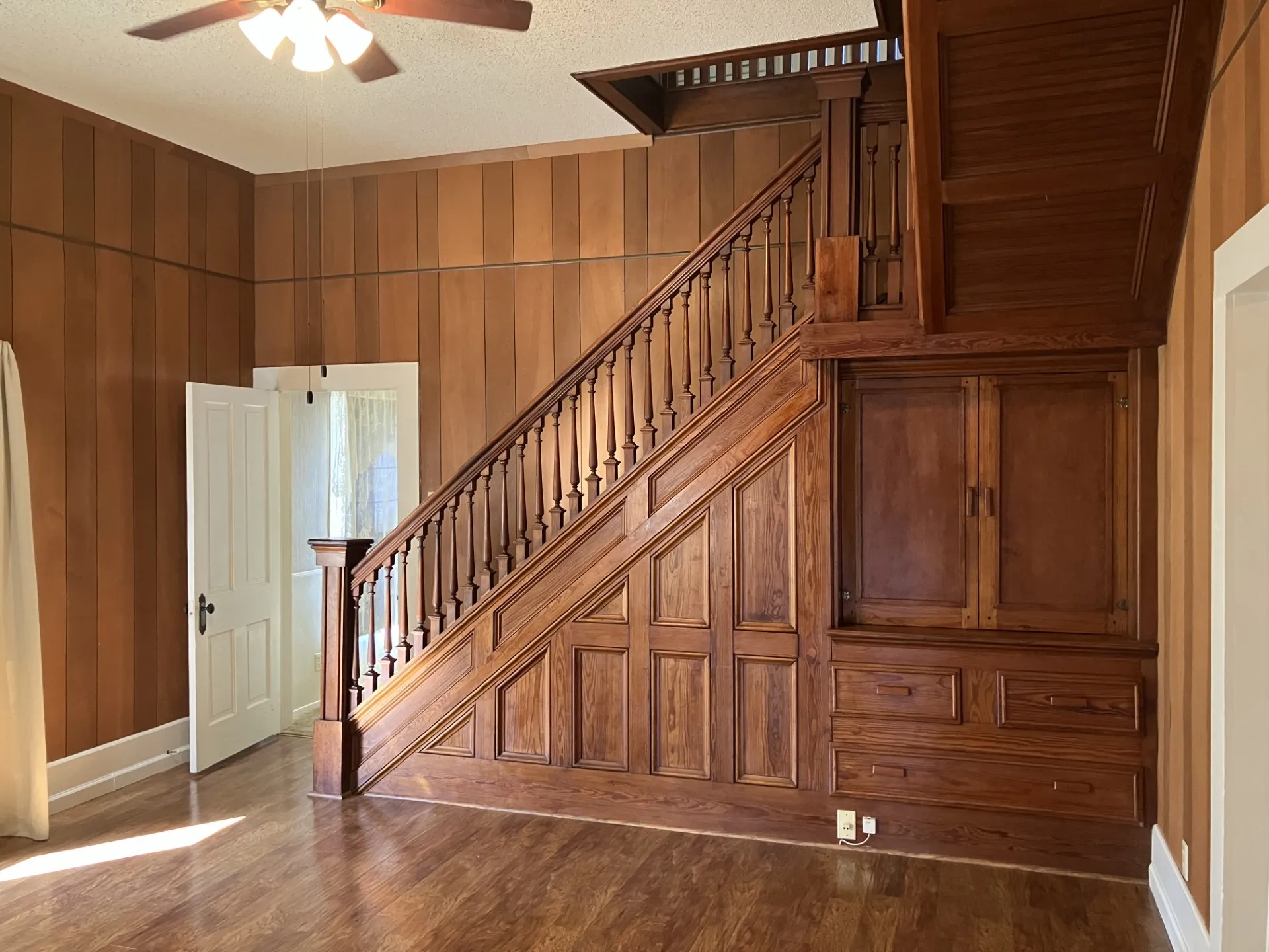 Single Family Residence For Sale in Baylor County , 109 N Foley Street, Seymour, Texas 76380, 2 Bedroom, 2 Bathroom, 1 Garage spaces, 1,304 Sqft, built in 1905, mls#21189910, Real Estate Agent in Seymour, Homes For Sale in Baylor county, Homes For Sale in Seymour, Realtor in Seymour Texas, Real Estate Brokerage Independent Realty Texas, Luminita Cordes Realtor