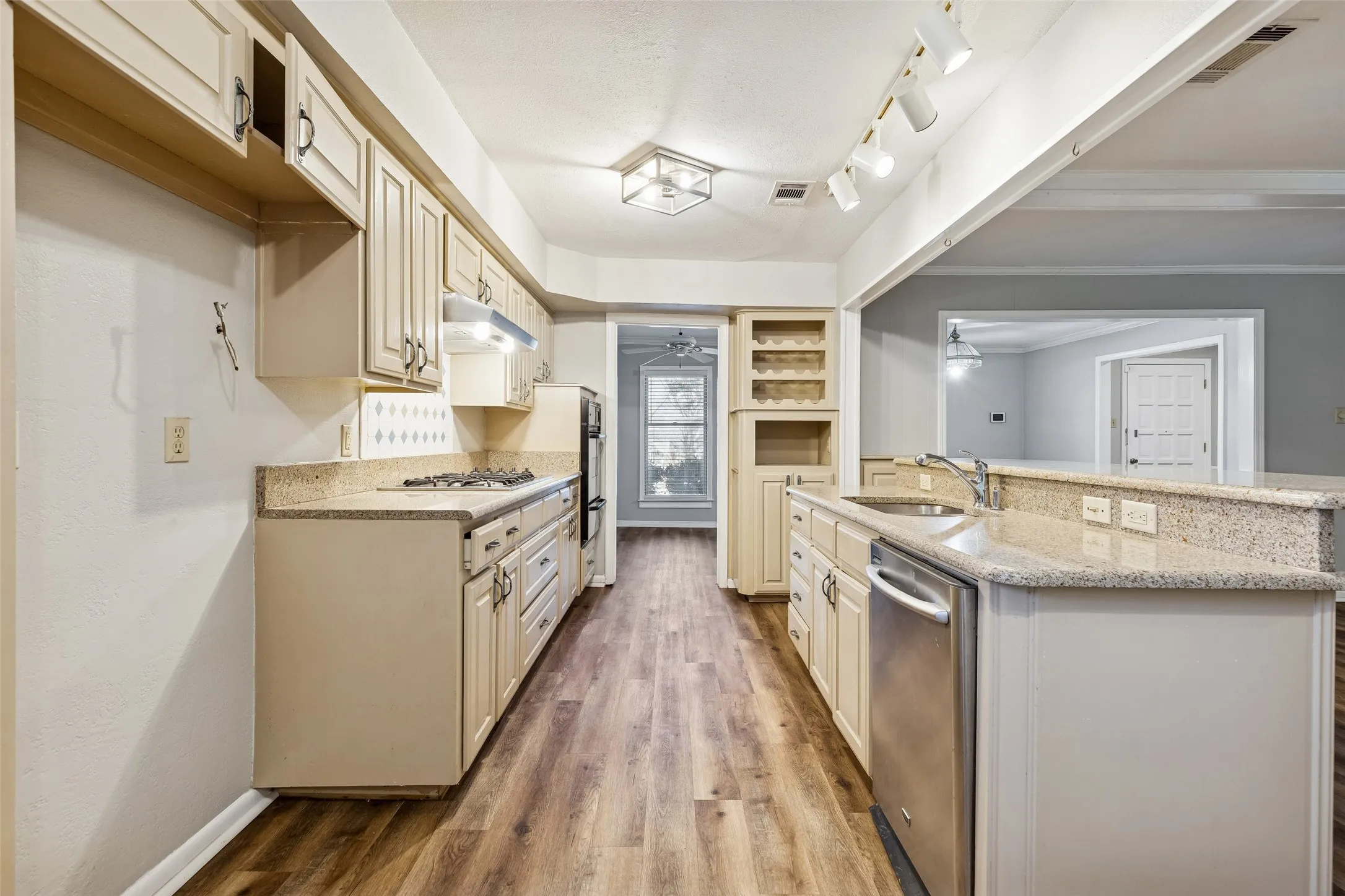 Single Family Residence For Sale in Dallas County , 1017 Denmark Street, Grand Prairie, Texas 75050, 4 Bedroom, 3 Bathroom, Garage spaces, 2,252 Sqft, built in 1970, Preowned, mls#21189598, Real Estate Agent in Grand Prairie, Homes For Sale in Dallas county, Homes For Sale in Grand Prairie, Realtor in Grand Prairie Texas, Real Estate Brokerage Independent Realty Texas, Luminita Cordes Realtor