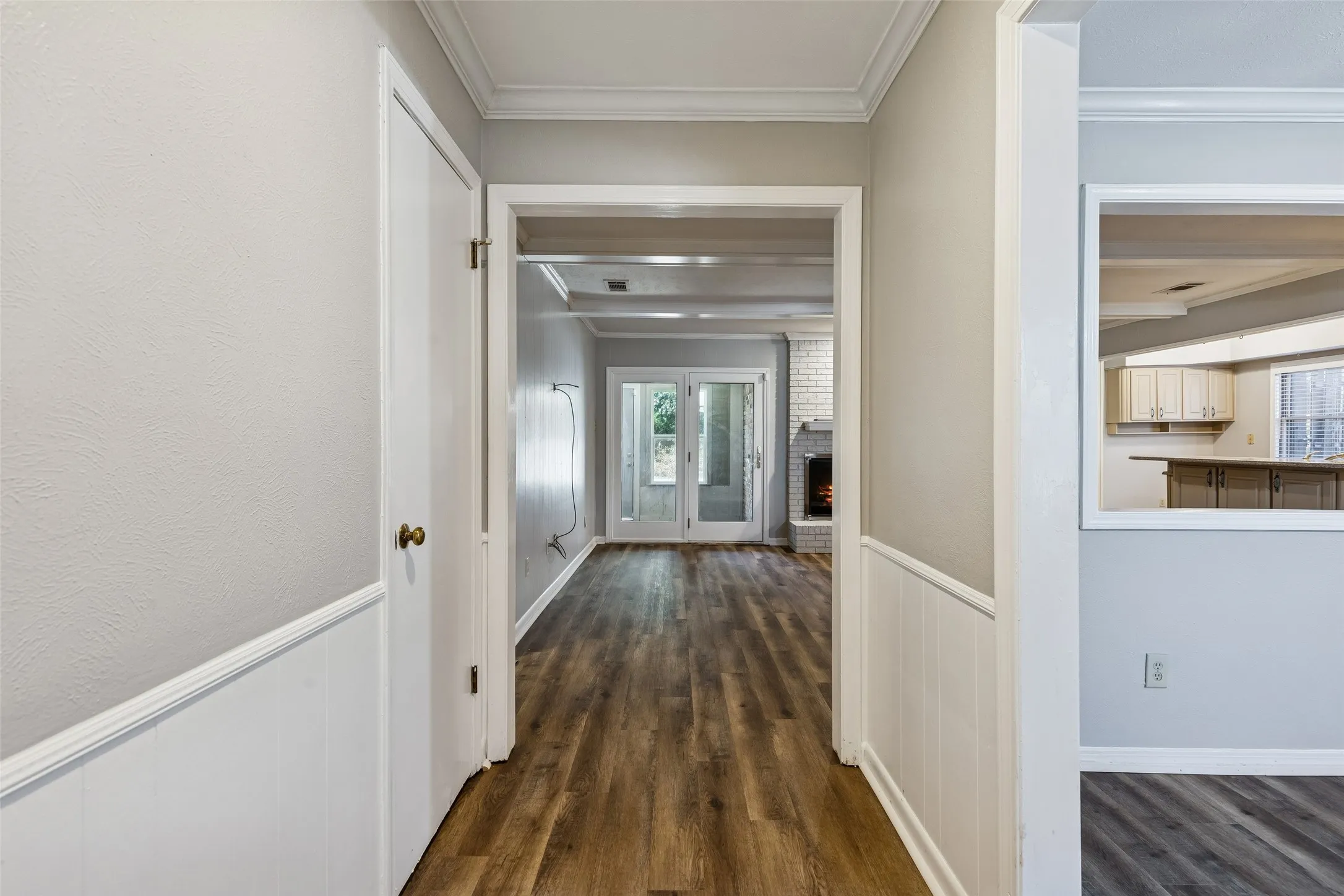 Single Family Residence For Sale in Dallas County , 1017 Denmark Street, Grand Prairie, Texas 75050, 4 Bedroom, 3 Bathroom, Garage spaces, 2,252 Sqft, built in 1970, Preowned, mls#21189598, Real Estate Agent in Grand Prairie, Homes For Sale in Dallas county, Homes For Sale in Grand Prairie, Realtor in Grand Prairie Texas, Real Estate Brokerage Independent Realty Texas, Luminita Cordes Realtor