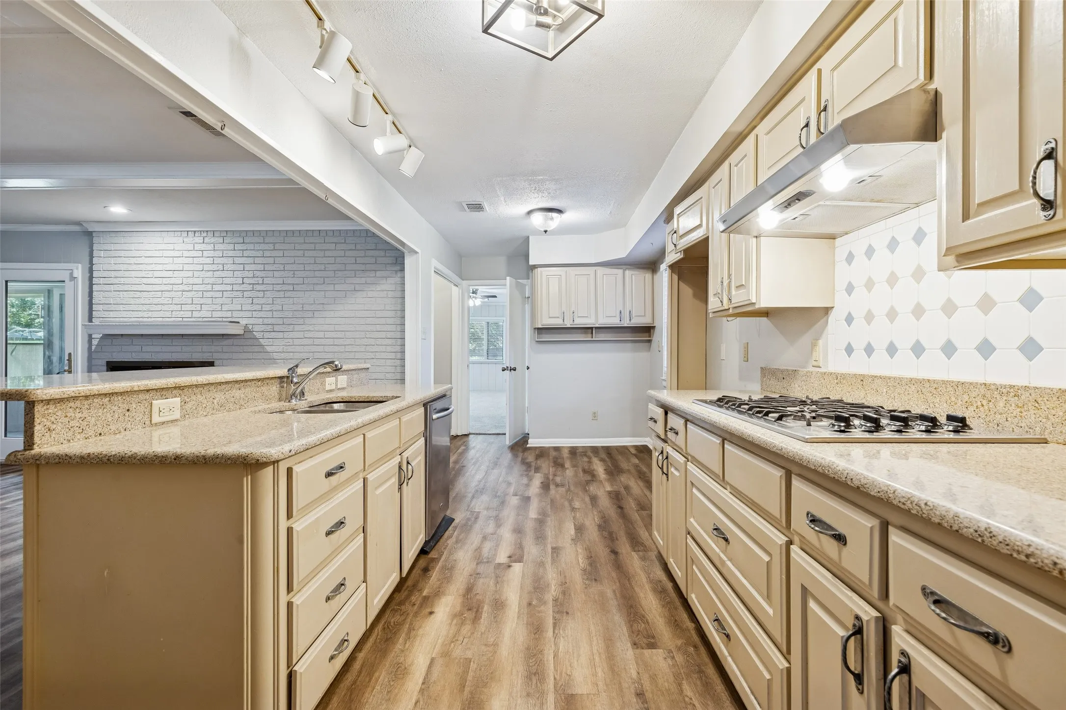 Single Family Residence For Sale in Dallas County , 1017 Denmark Street, Grand Prairie, Texas 75050, 4 Bedroom, 3 Bathroom, Garage spaces, 2,252 Sqft, built in 1970, Preowned, mls#21189598, Real Estate Agent in Grand Prairie, Homes For Sale in Dallas county, Homes For Sale in Grand Prairie, Realtor in Grand Prairie Texas, Real Estate Brokerage Independent Realty Texas, Luminita Cordes Realtor