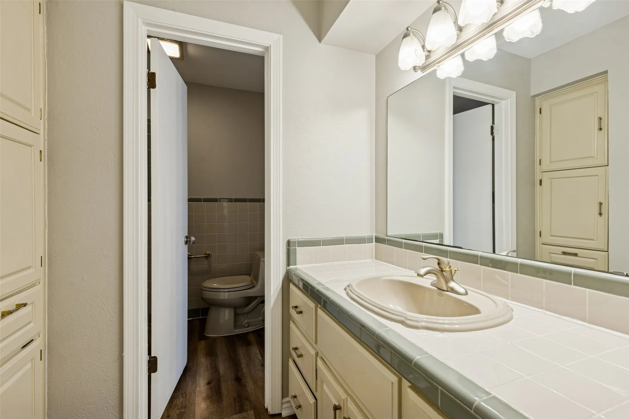 Single Family Residence For Sale in Dallas County , 1017 Denmark Street, Grand Prairie, Texas 75050, 4 Bedroom, 3 Bathroom, Garage spaces, 2,252 Sqft, built in 1970, Preowned, mls#21189598, Real Estate Agent in Grand Prairie, Homes For Sale in Dallas county, Homes For Sale in Grand Prairie, Realtor in Grand Prairie Texas, Real Estate Brokerage Independent Realty Texas, Luminita Cordes Realtor