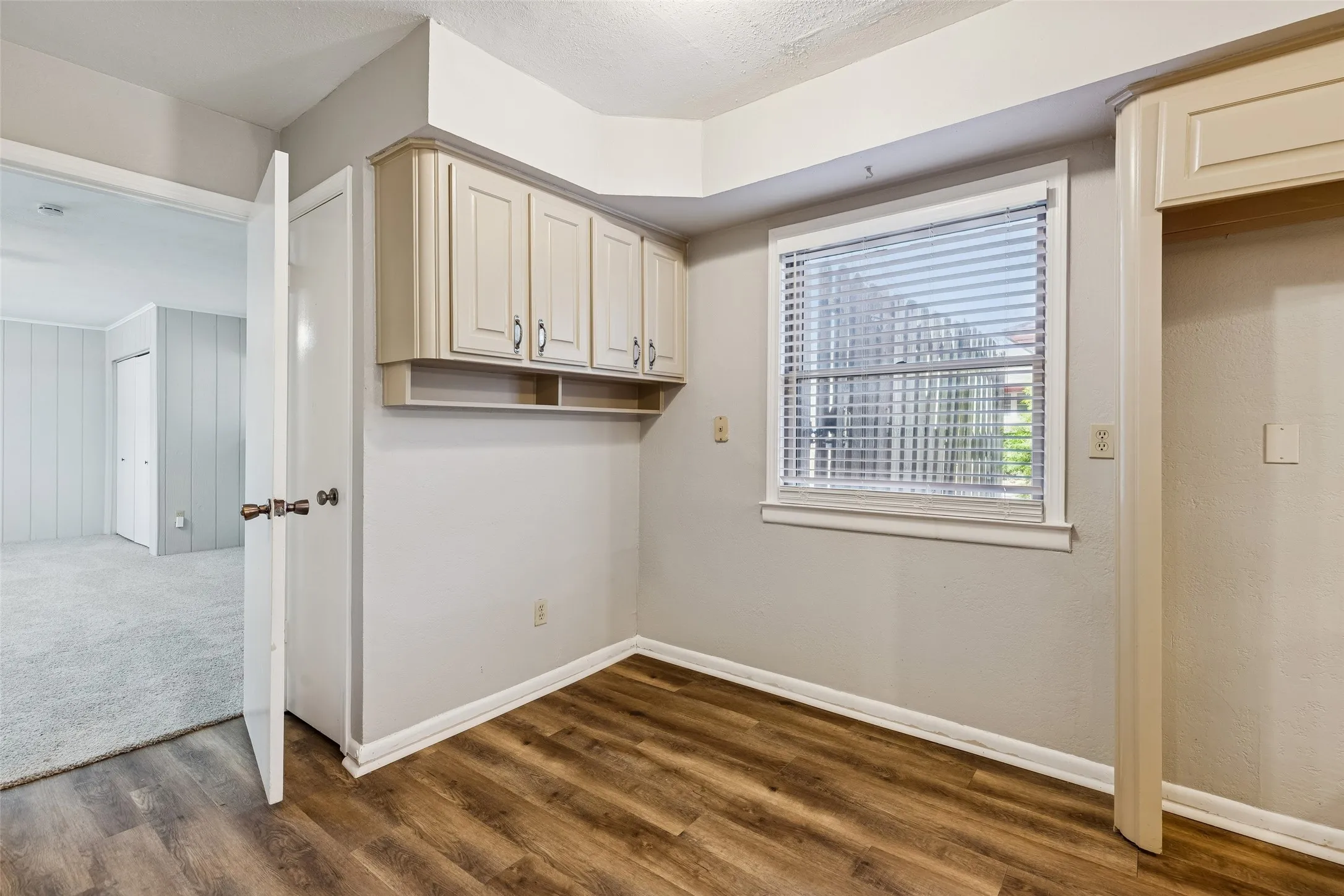 Single Family Residence For Sale in Dallas County , 1017 Denmark Street, Grand Prairie, Texas 75050, 4 Bedroom, 3 Bathroom, Garage spaces, 2,252 Sqft, built in 1970, Preowned, mls#21189598, Real Estate Agent in Grand Prairie, Homes For Sale in Dallas county, Homes For Sale in Grand Prairie, Realtor in Grand Prairie Texas, Real Estate Brokerage Independent Realty Texas, Luminita Cordes Realtor