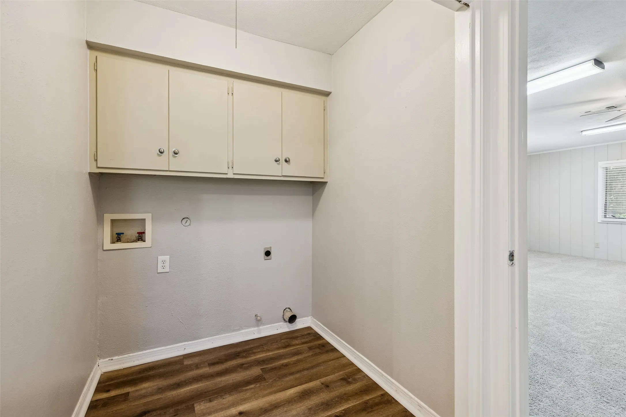 Single Family Residence For Sale in Dallas County , 1017 Denmark Street, Grand Prairie, Texas 75050, 4 Bedroom, 3 Bathroom, Garage spaces, 2,252 Sqft, built in 1970, Preowned, mls#21189598, Real Estate Agent in Grand Prairie, Homes For Sale in Dallas county, Homes For Sale in Grand Prairie, Realtor in Grand Prairie Texas, Real Estate Brokerage Independent Realty Texas, Luminita Cordes Realtor